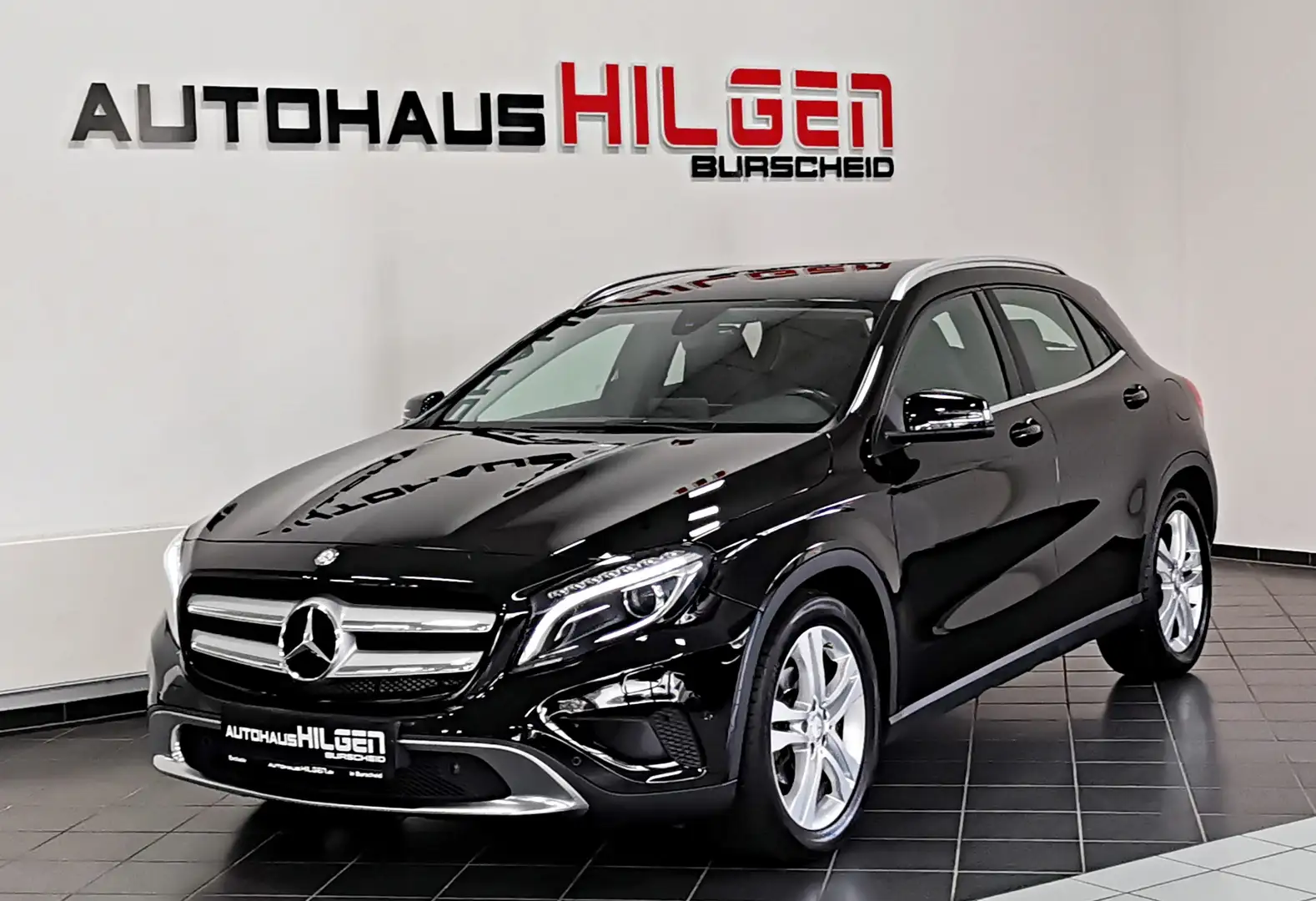Mercedes-Benz GLA 200 7-G DCT*Navi*Bi-Xenon*Tempomat*SHZ*PDC Schwarz - 1