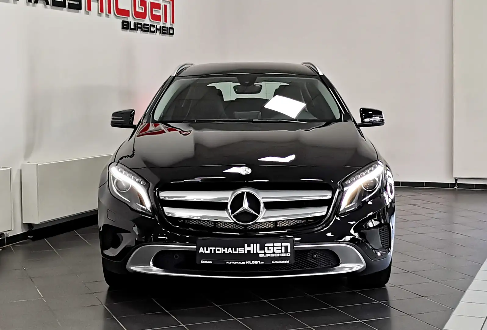 Mercedes-Benz GLA 200 7-G DCT*Navi*Bi-Xenon*Tempomat*SHZ*PDC Schwarz - 2