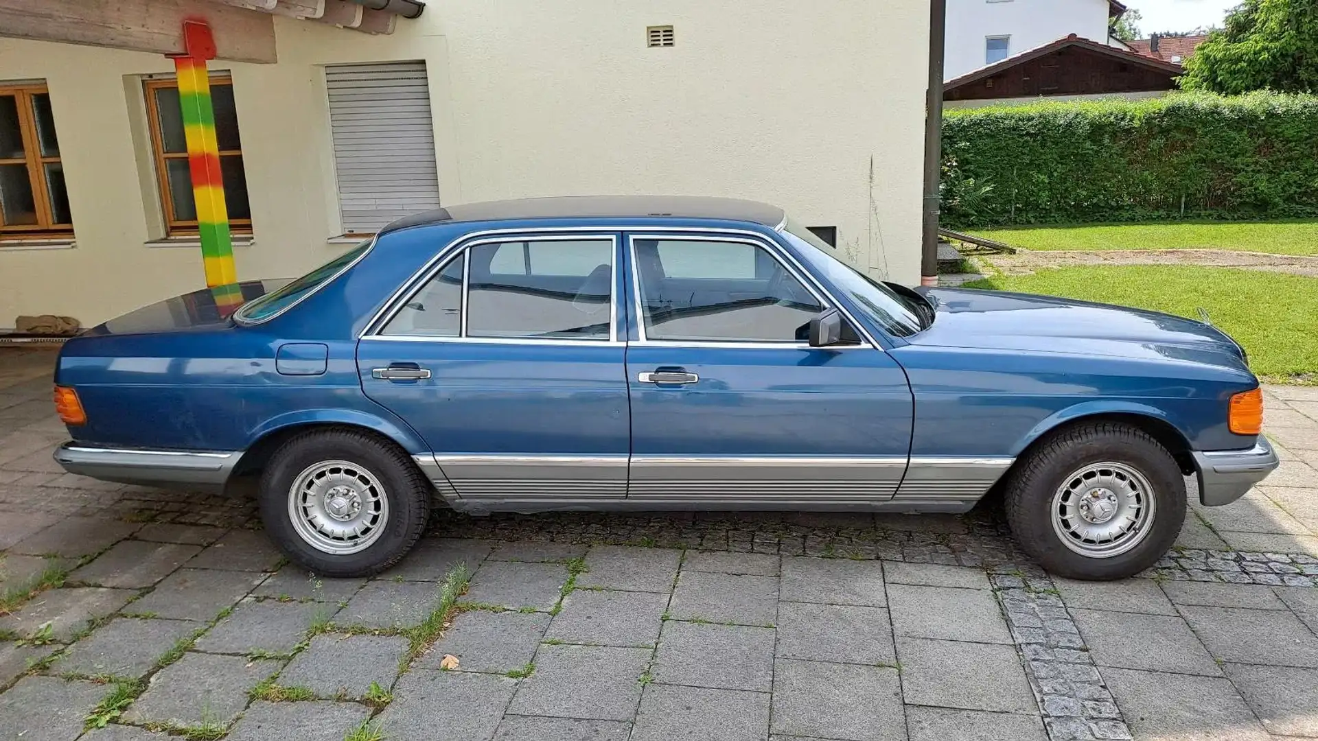 Mercedes-Benz 380 SE 380 Oldtimer Bleu - 2