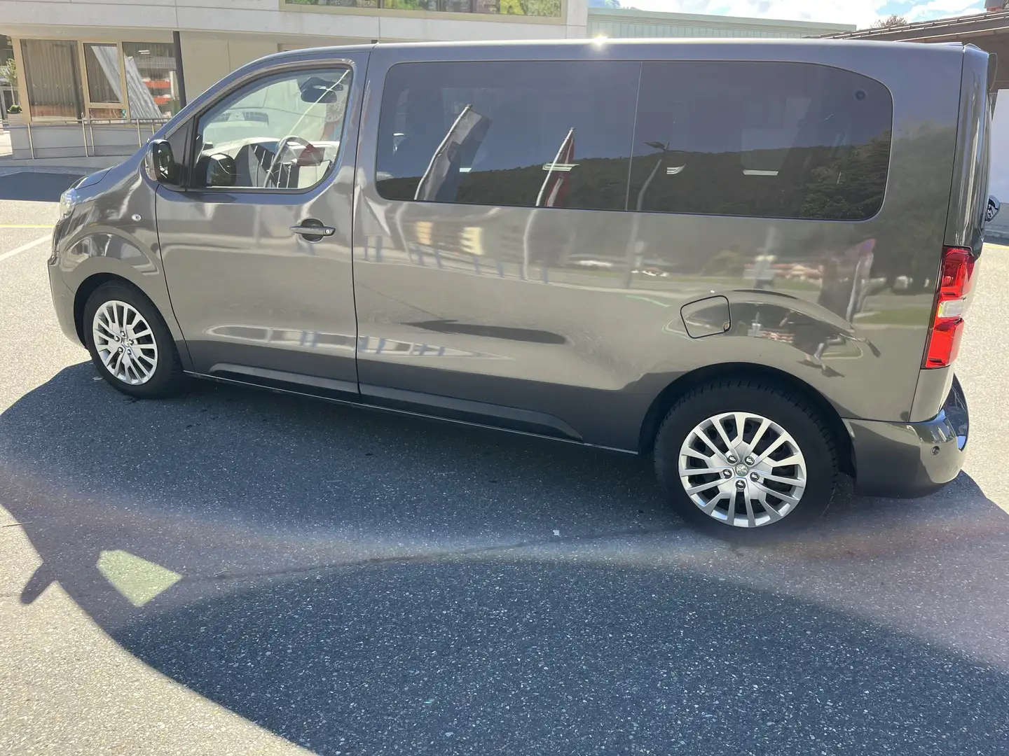Peugeot Traveller Traveller Allure L2 BlueHDI 150 S (reserviert) Grau - 1