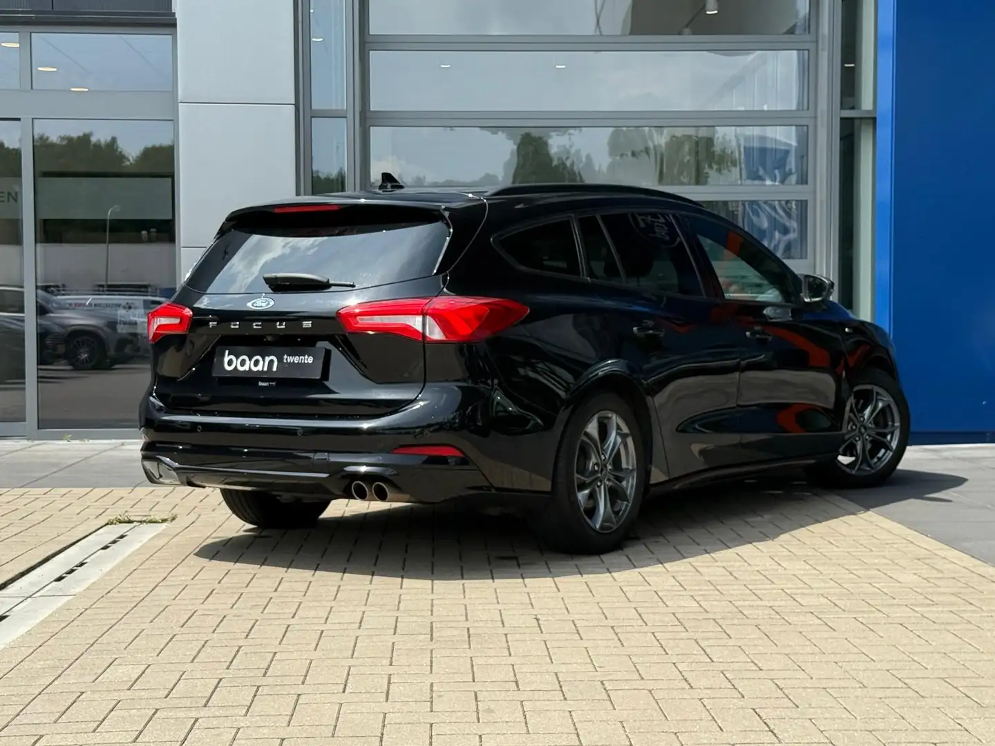 Ford Focus Wagon 1.5 EcoBoost ST Line Automaat | Head-up | LE Schwarz - 2