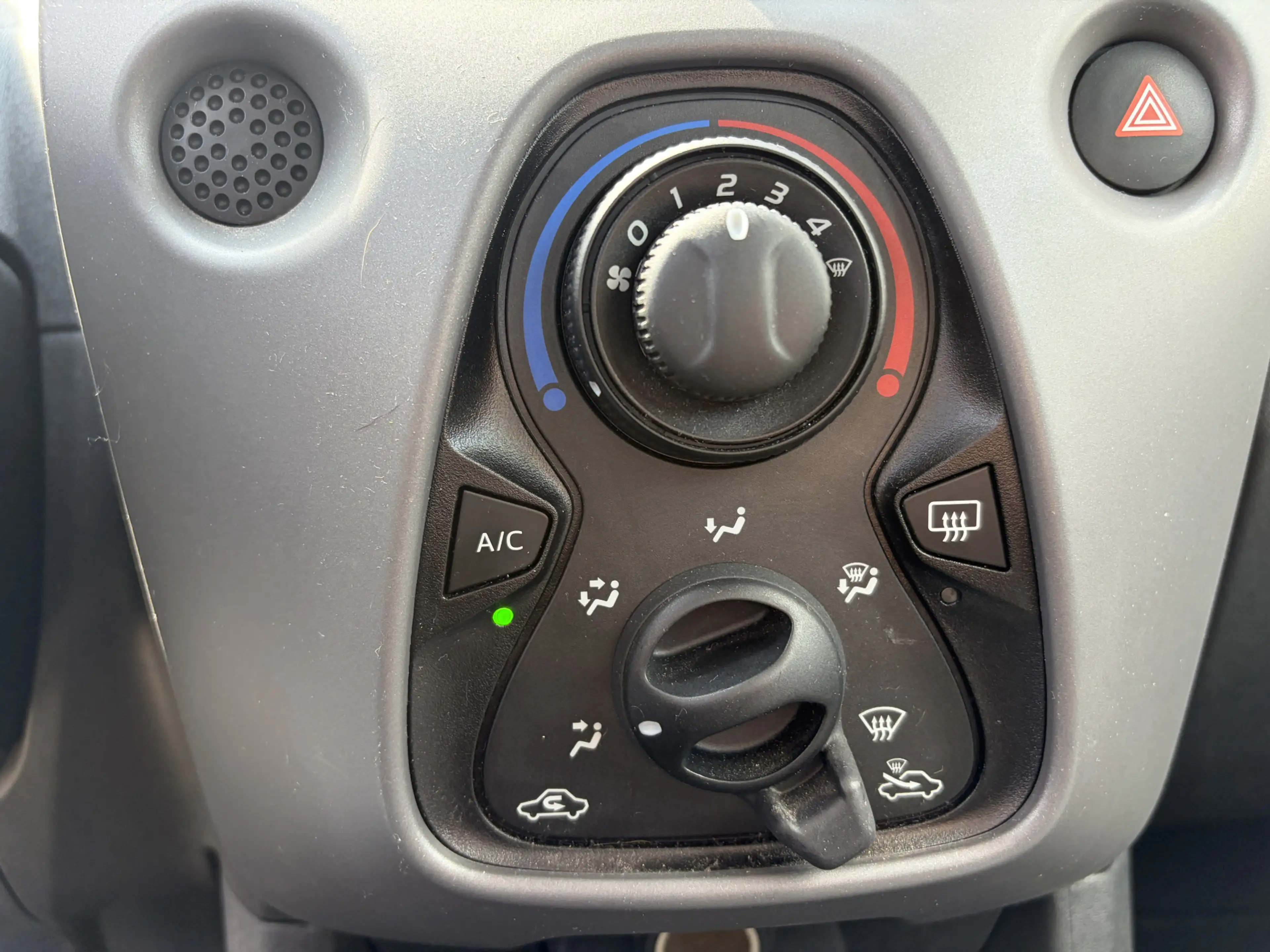 Peugeot 108 1.0 Active Airco | Blue Tooth | 5 drs | CV met afs — photo 9