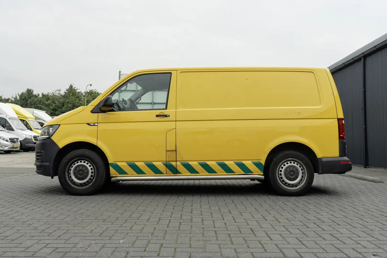 Volkswagen T6 Transporter 2.0 TDI L1H2 | MOTOR DEFECT | PDC | Inrichting | E Jaune - 1