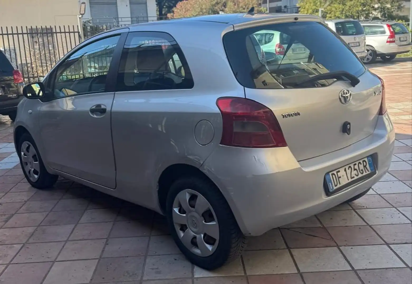 Toyota Yaris Yaris II 2005 3p 1.0 Grigio - 2