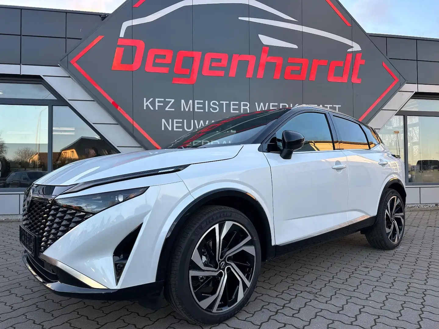 Nissan Qashqai 1.3 MHEV 158 CVT Tekna+ Tekna plus Weiß - 1