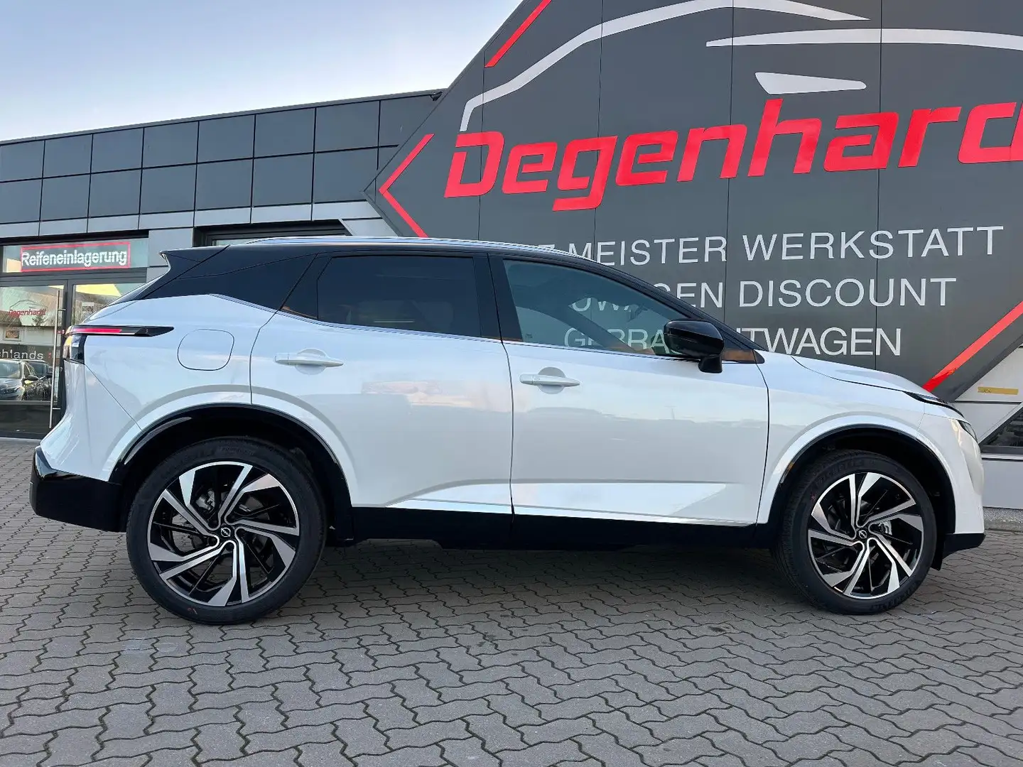 Nissan Qashqai 1.3 MHEV 158 CVT Tekna+ Tekna plus Weiß - 2