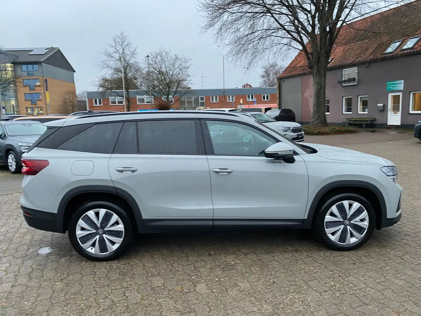 Skoda Kodiaq 2.0TDI 4x4 Selectio Navi AHK Standheizung Grau - 2