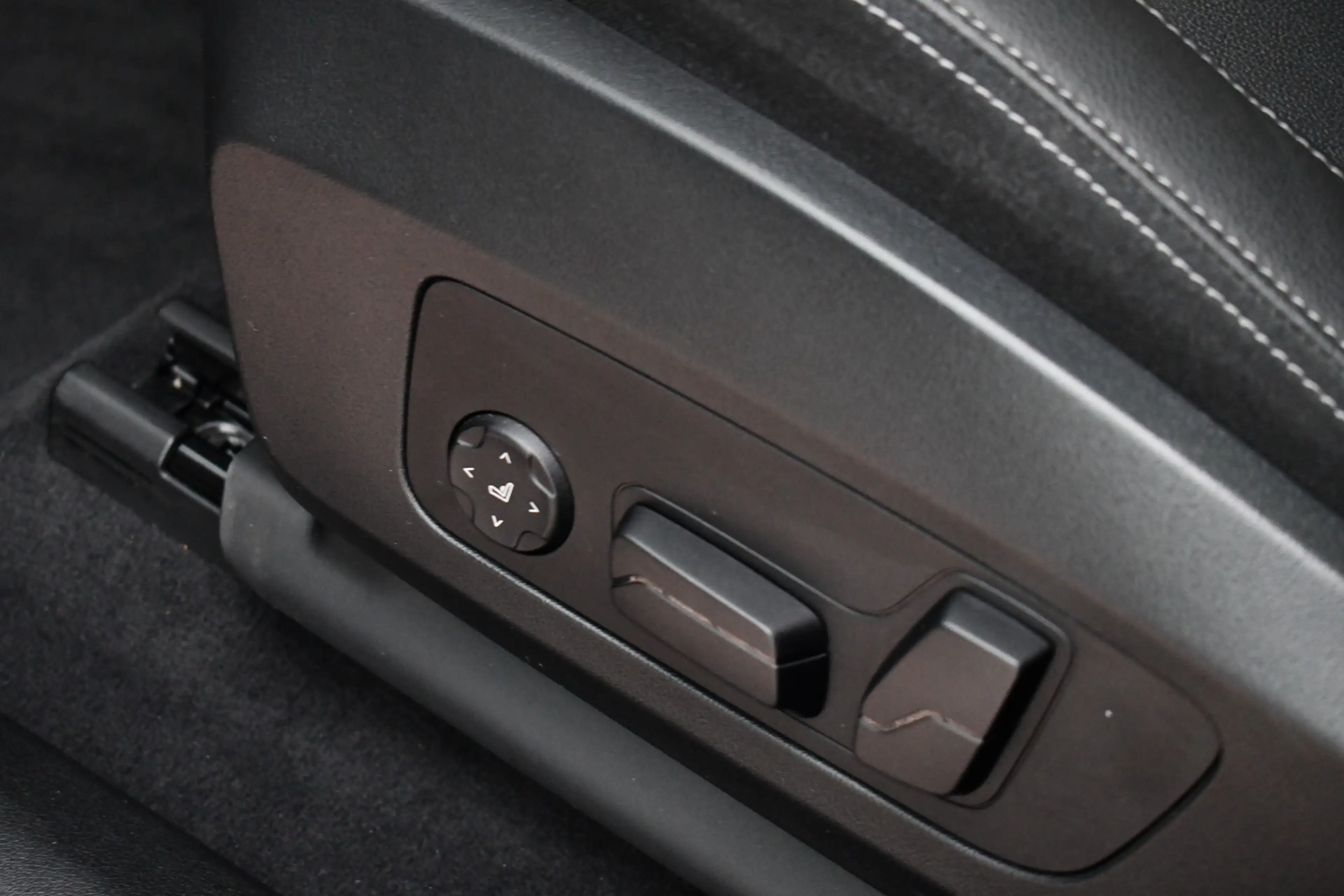 BMW iX1 xDrive30 M-Sport Pano ACC Trekh E-zetels HUD H/K M — photo 13