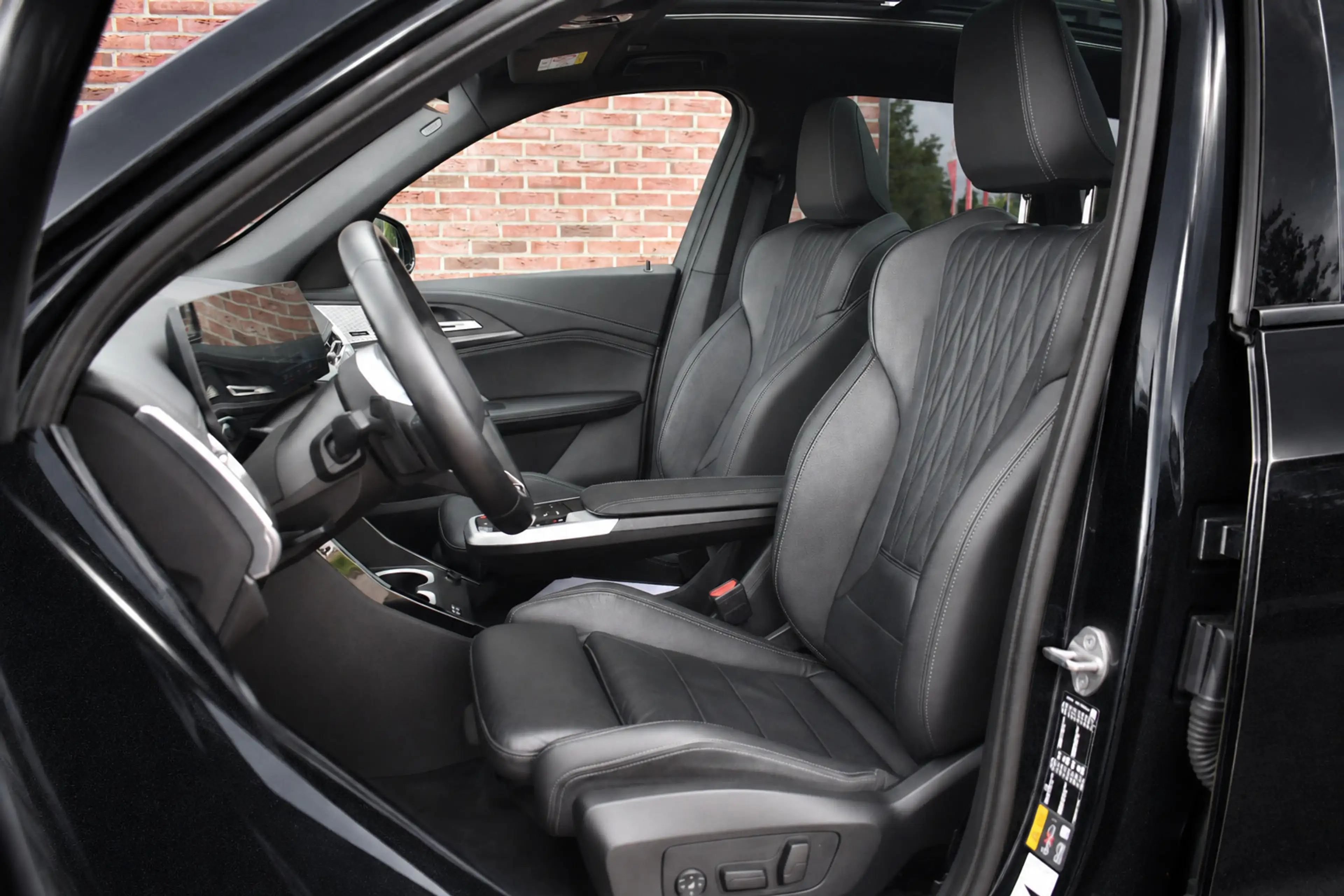 BMW iX1 xDrive30 M-Sport Pano ACC Trekh E-zetels HUD H/K M — photo 4