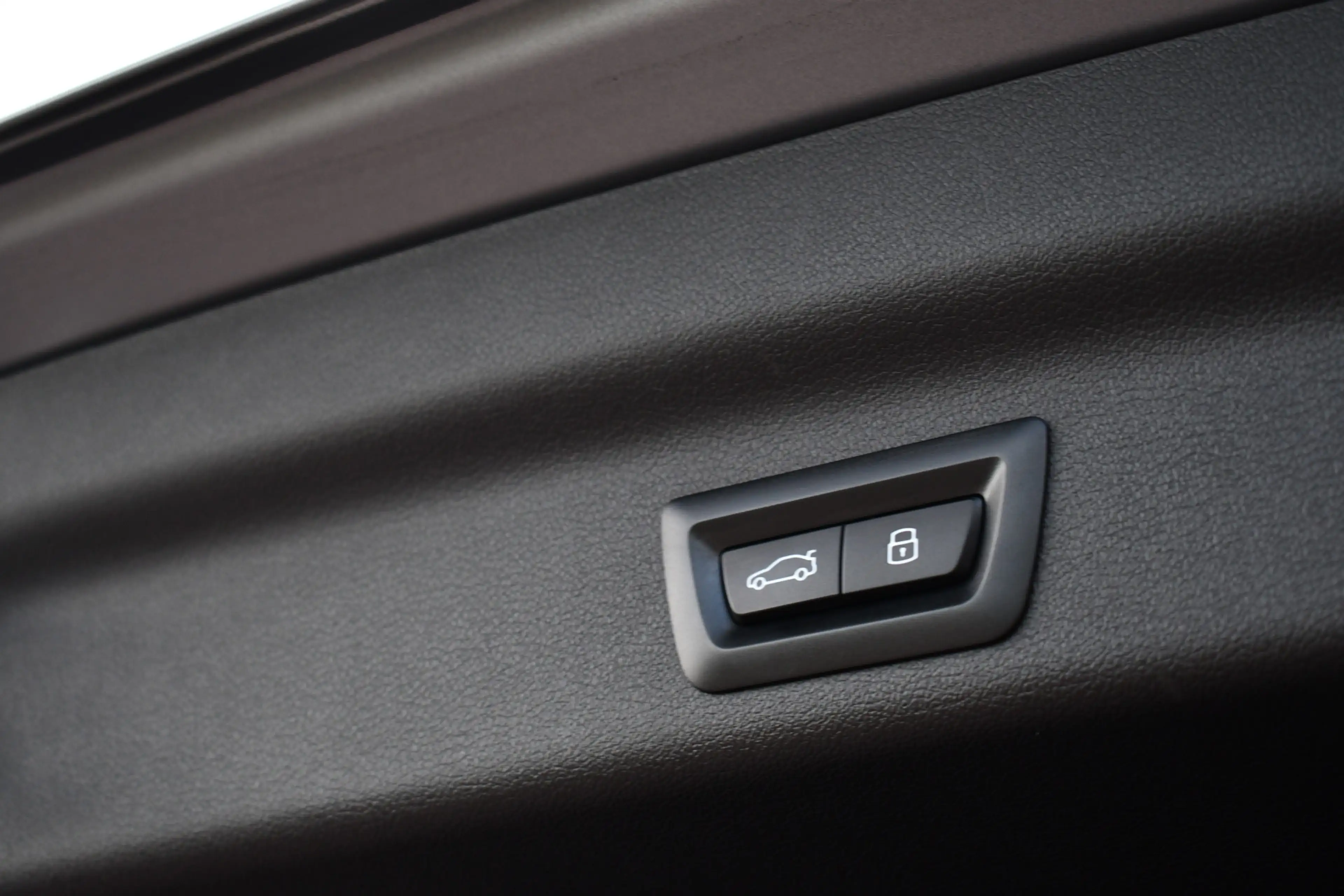 BMW iX1 xDrive30 M-Sport Pano ACC Trekh E-zetels HUD H/K M — photo 36