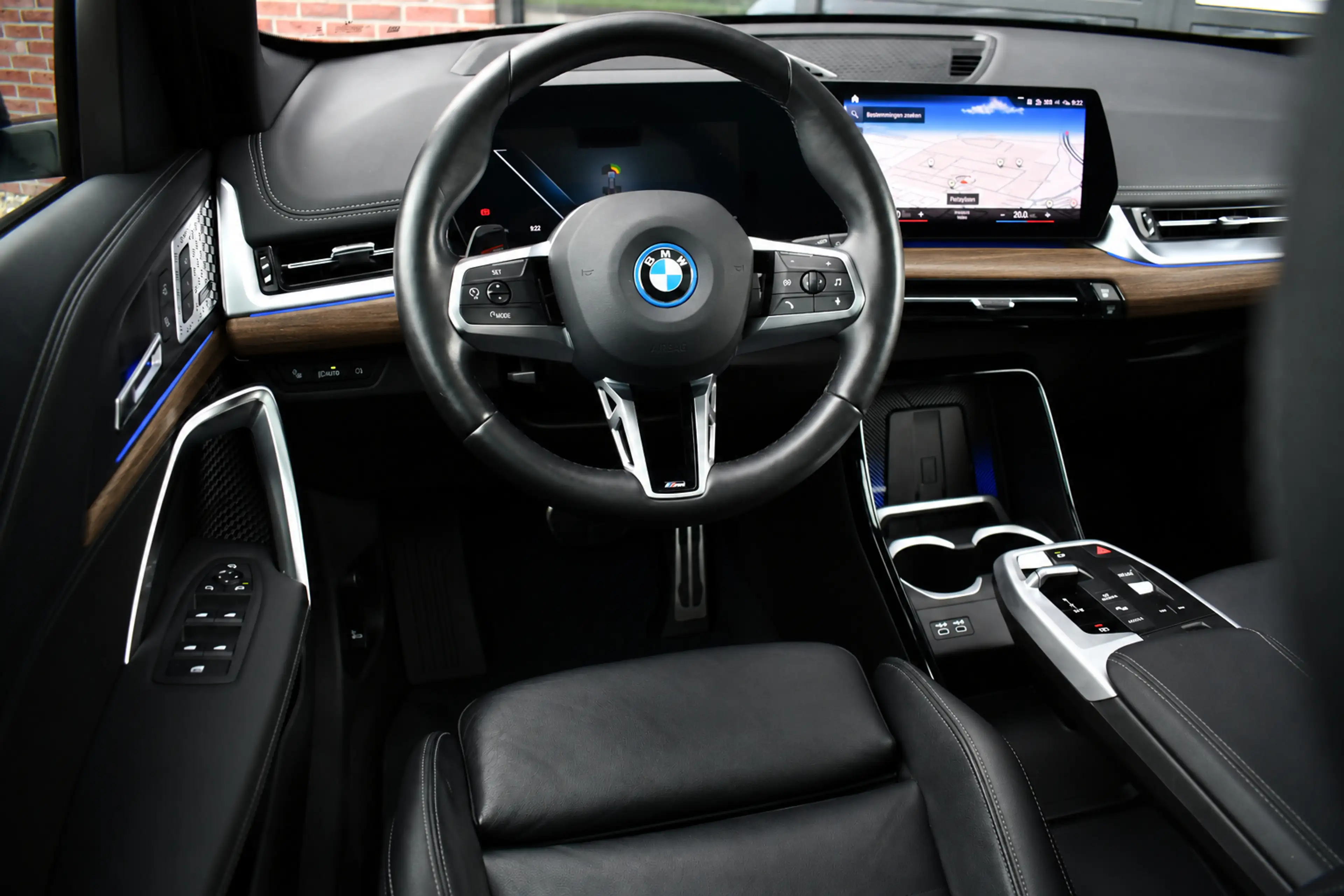 BMW iX1 xDrive30 M-Sport Pano ACC Trekh E-zetels HUD H/K M — photo 35
