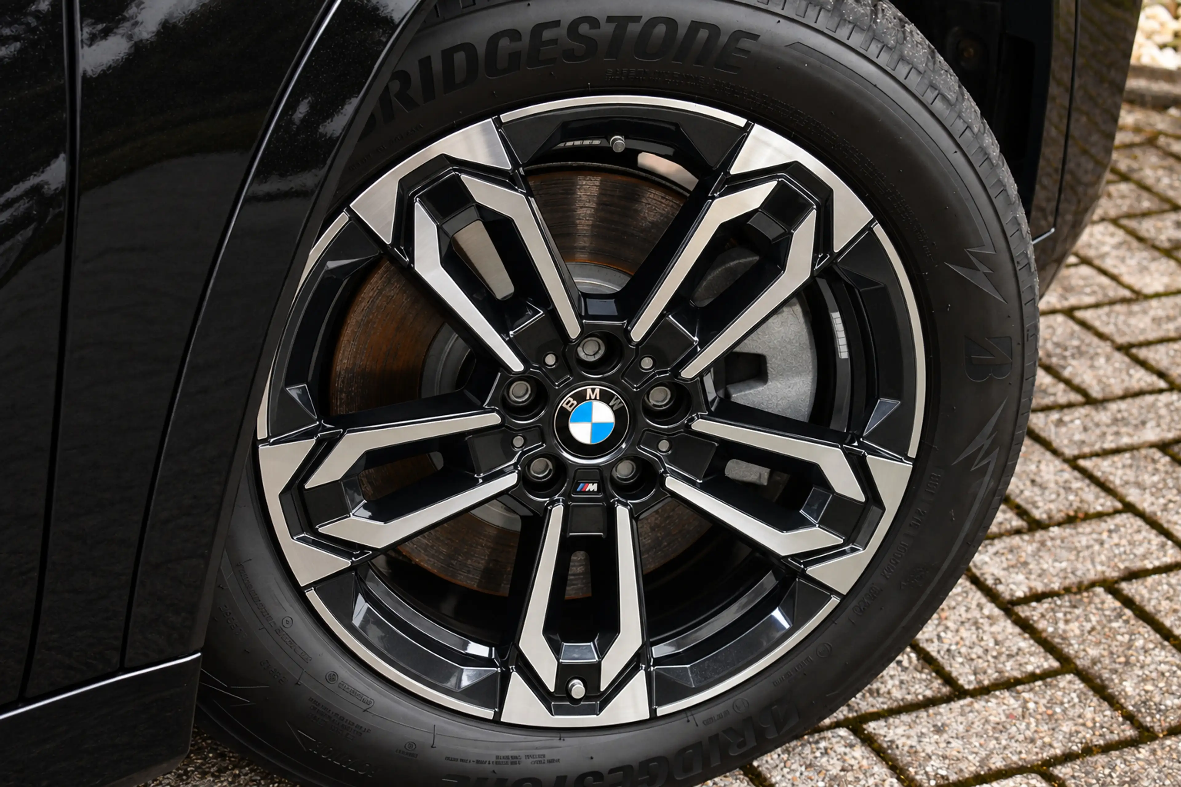 BMW iX1 xDrive30 M-Sport Pano ACC Trekh E-zetels HUD H/K M — photo 9