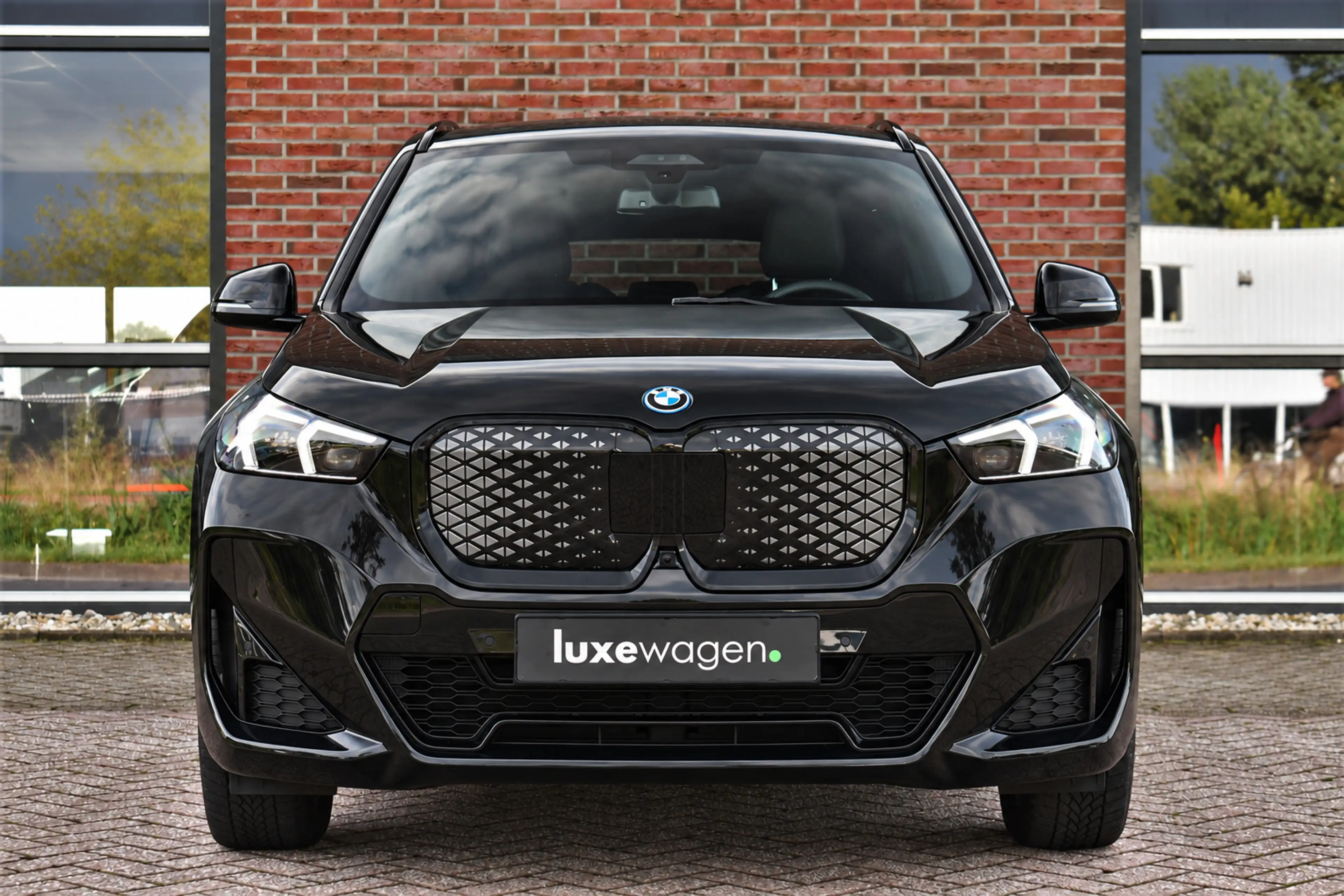 BMW iX1 xDrive30 M-Sport Pano ACC Trekh E-zetels HUD H/K M — photo 7