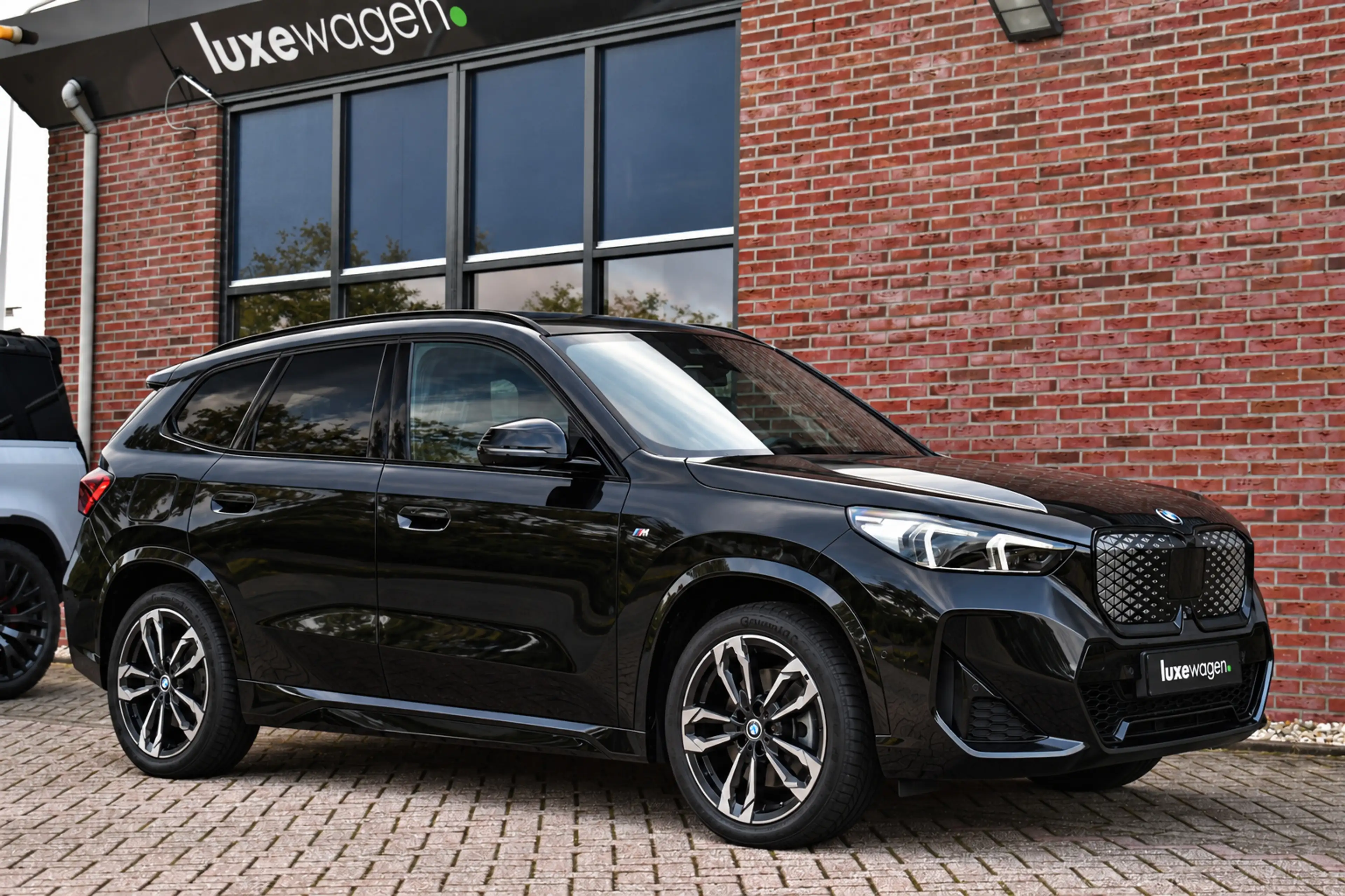 BMW iX1 xDrive30 M-Sport Pano ACC Trekh E-zetels HUD H/K M — photo 5