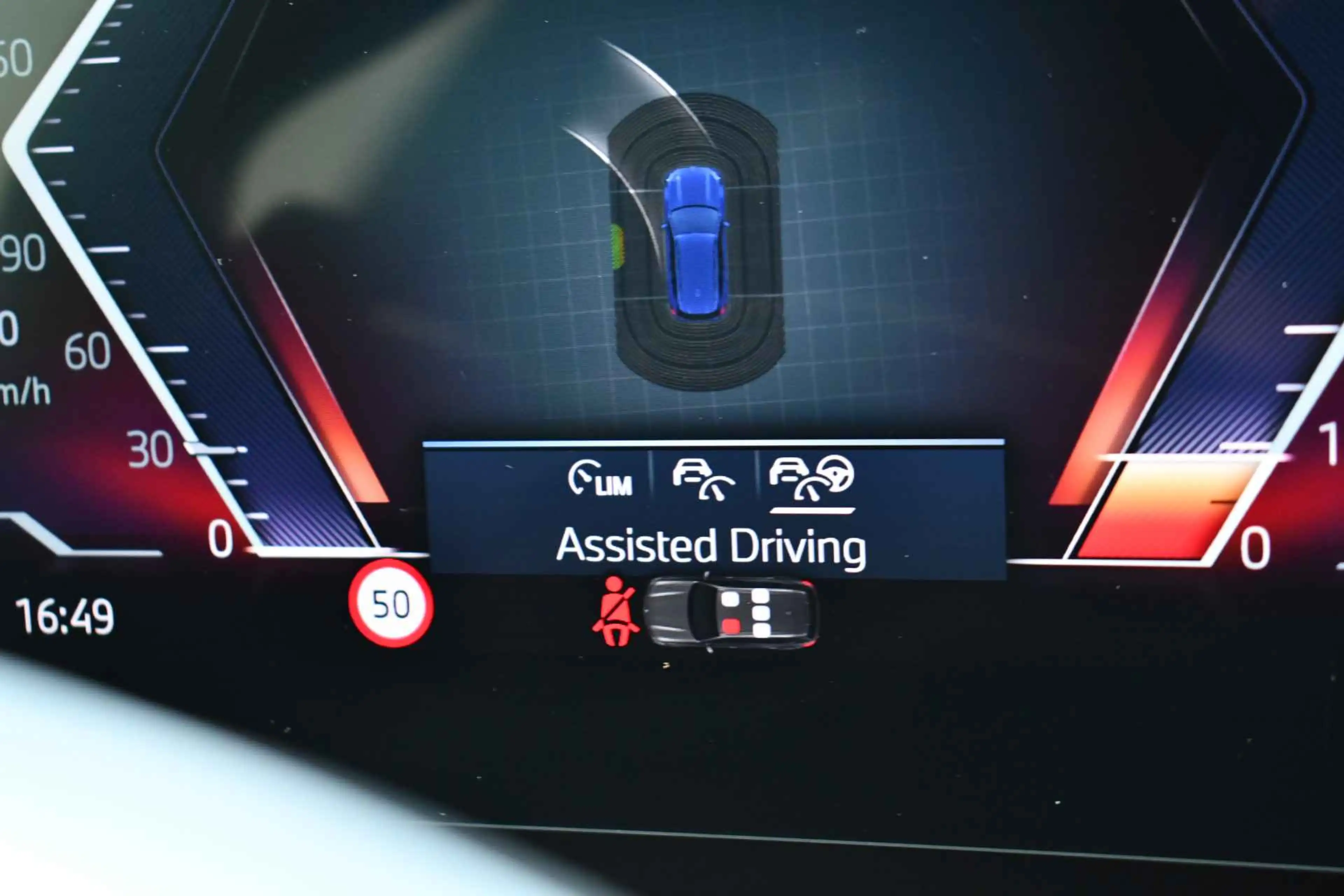 BMW iX1 xDrive30 M-Sport Pano ACC Trekh E-zetels HUD H/K M — photo 15