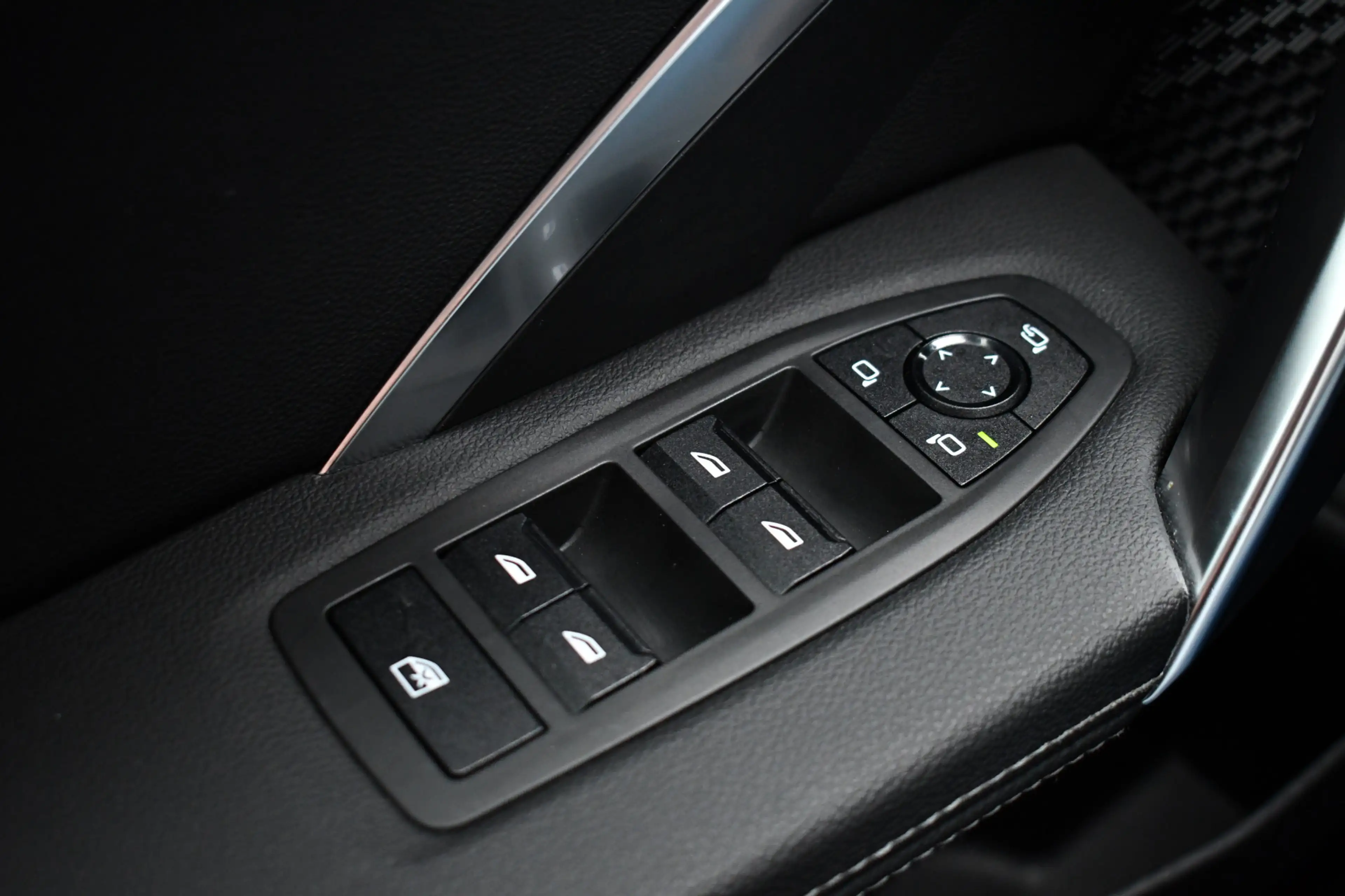 BMW iX1 xDrive30 M-Sport Pano ACC Trekh E-zetels HUD H/K M — photo 38
