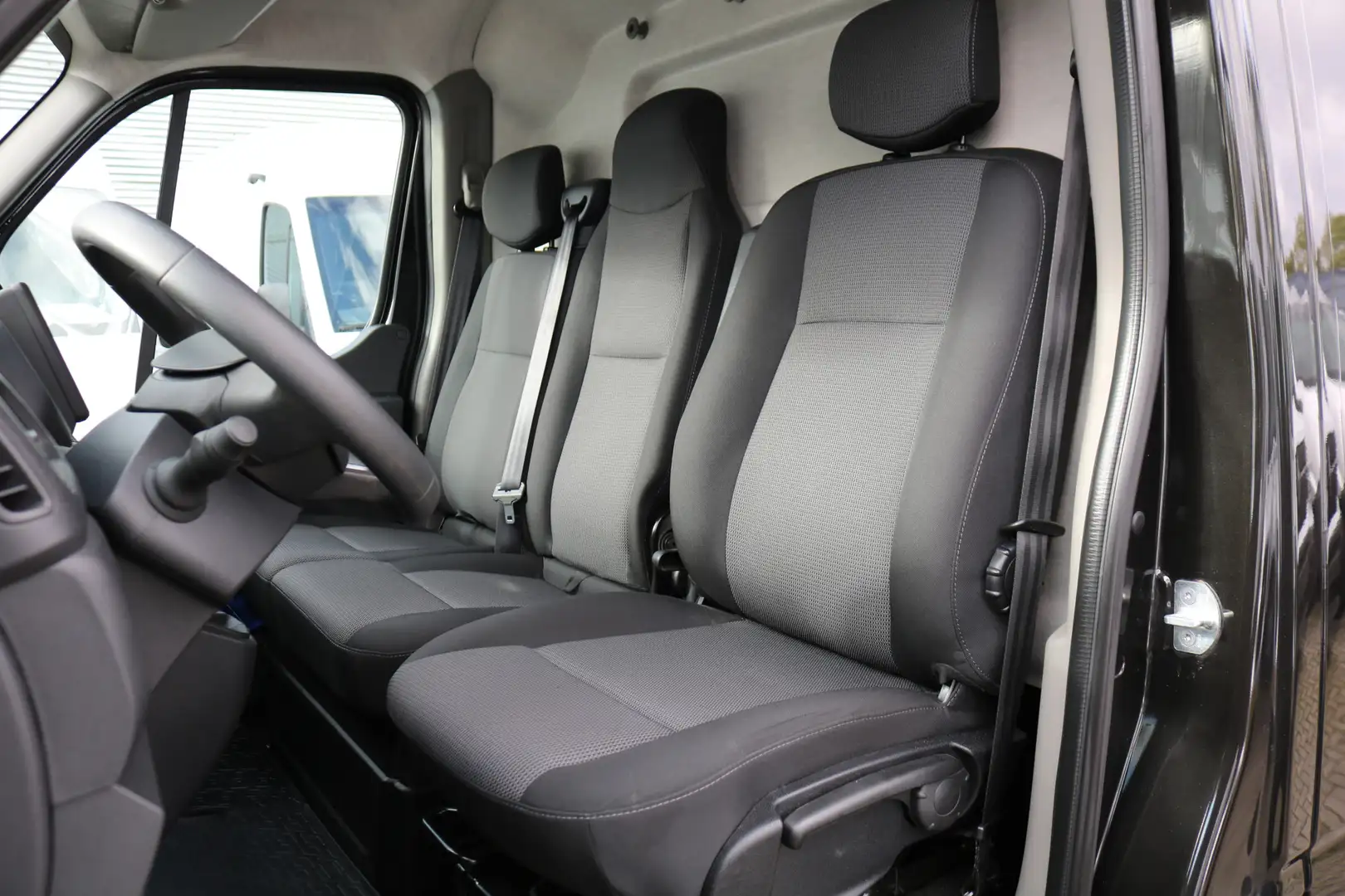 Renault Master T35 2.3 dCi 180pk L3H2 Energy Work Edition Noir - 2