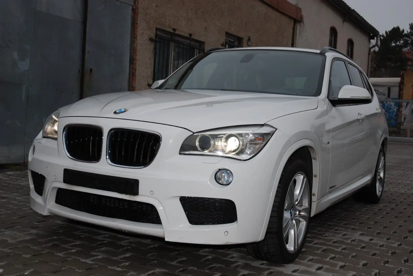 BMW X1 Baureihe X1 18 d xDrive Weiß - 2