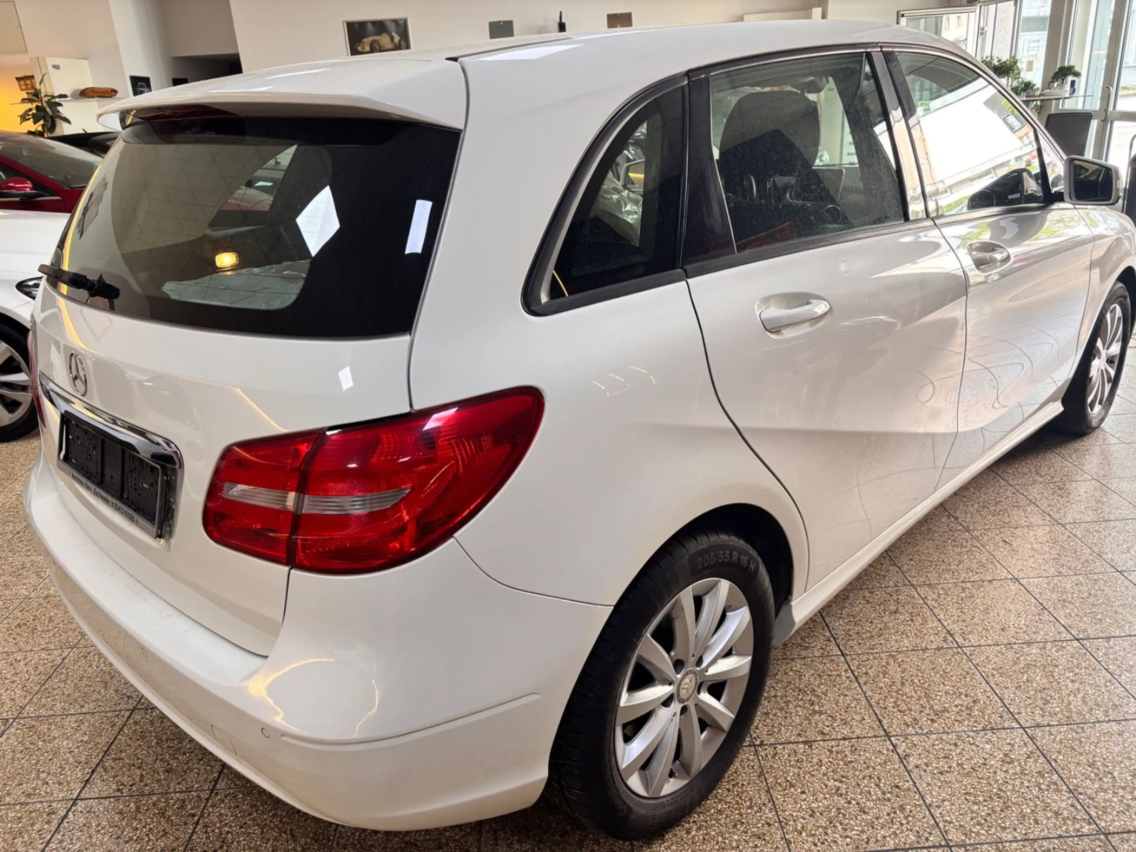 Mercedes-Benz B 180 Aut. — photo 7
