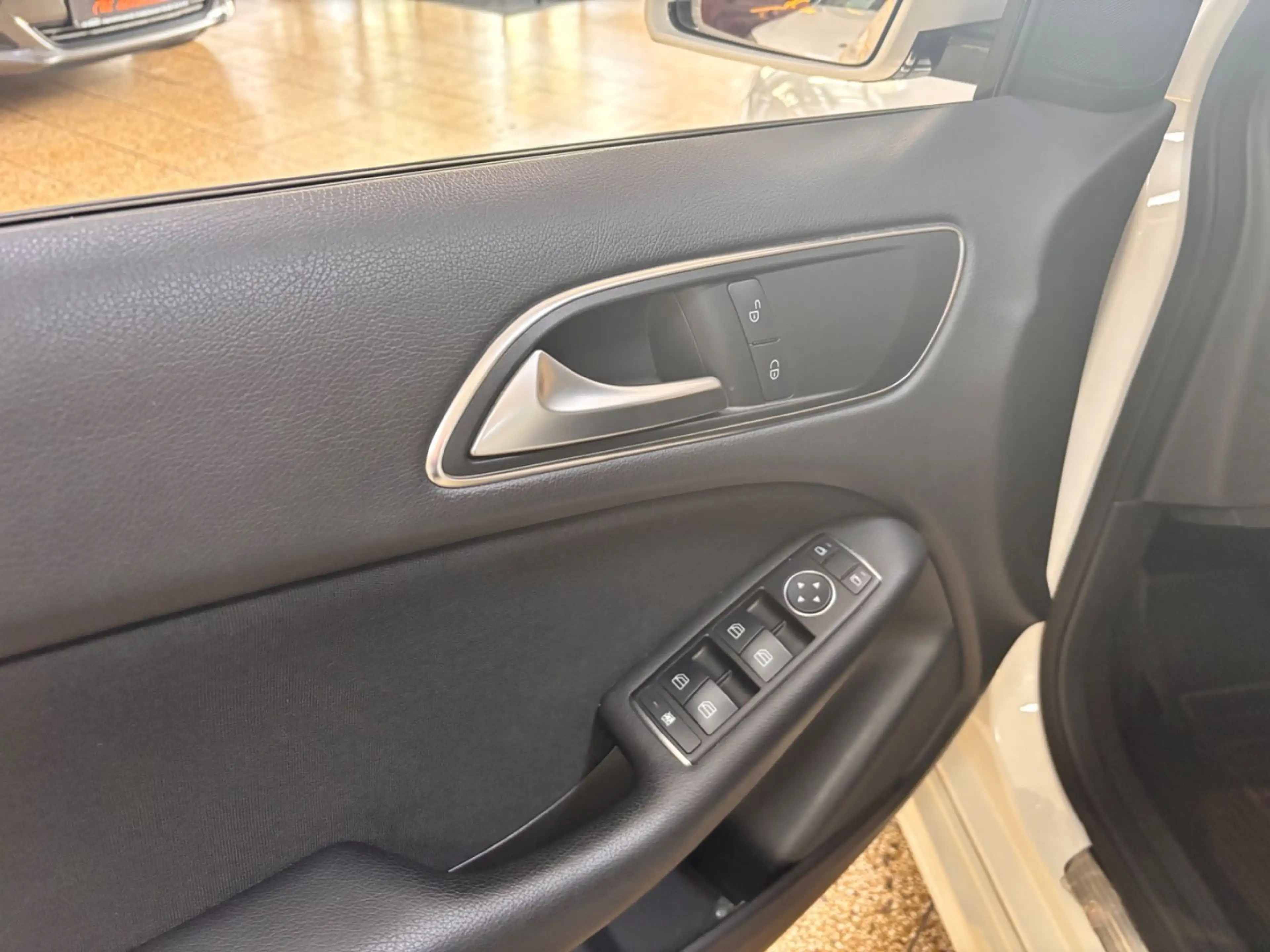 Mercedes-Benz B 180 Aut. — photo 11