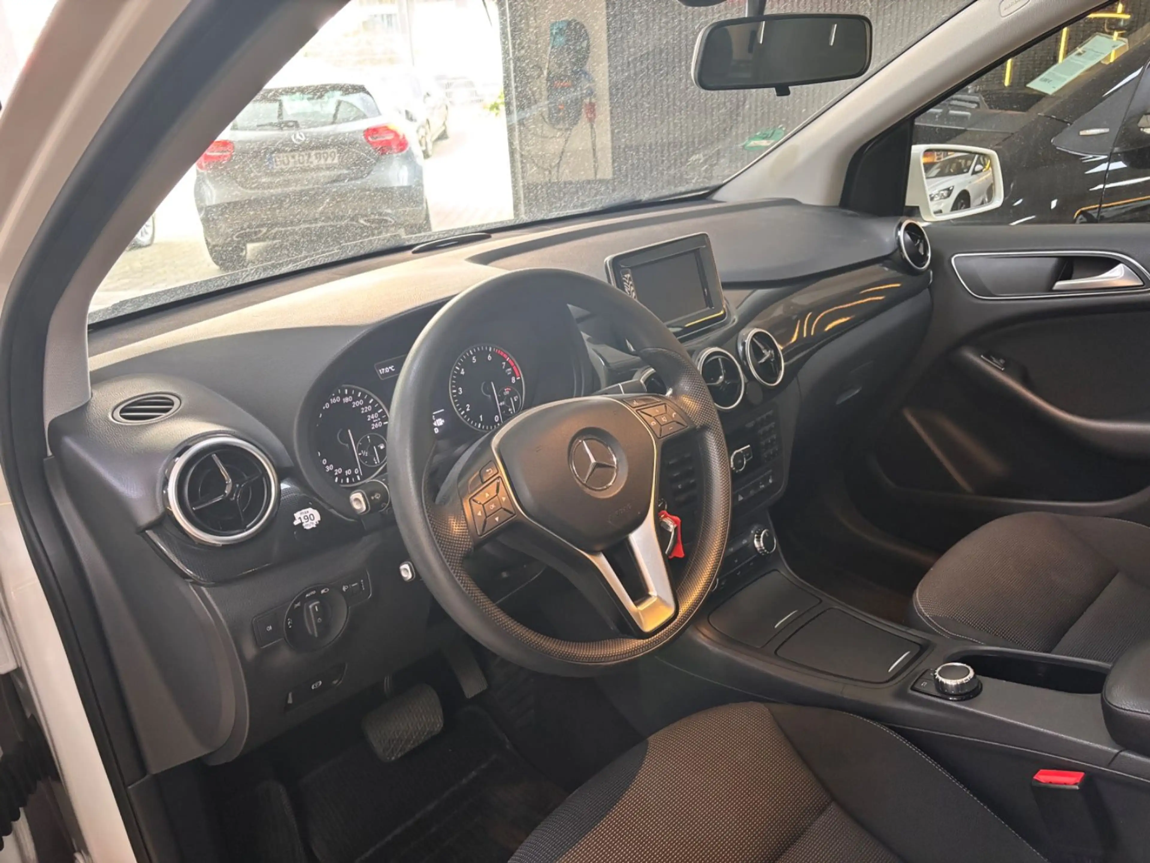 Mercedes-Benz B 180 Aut. — photo 12
