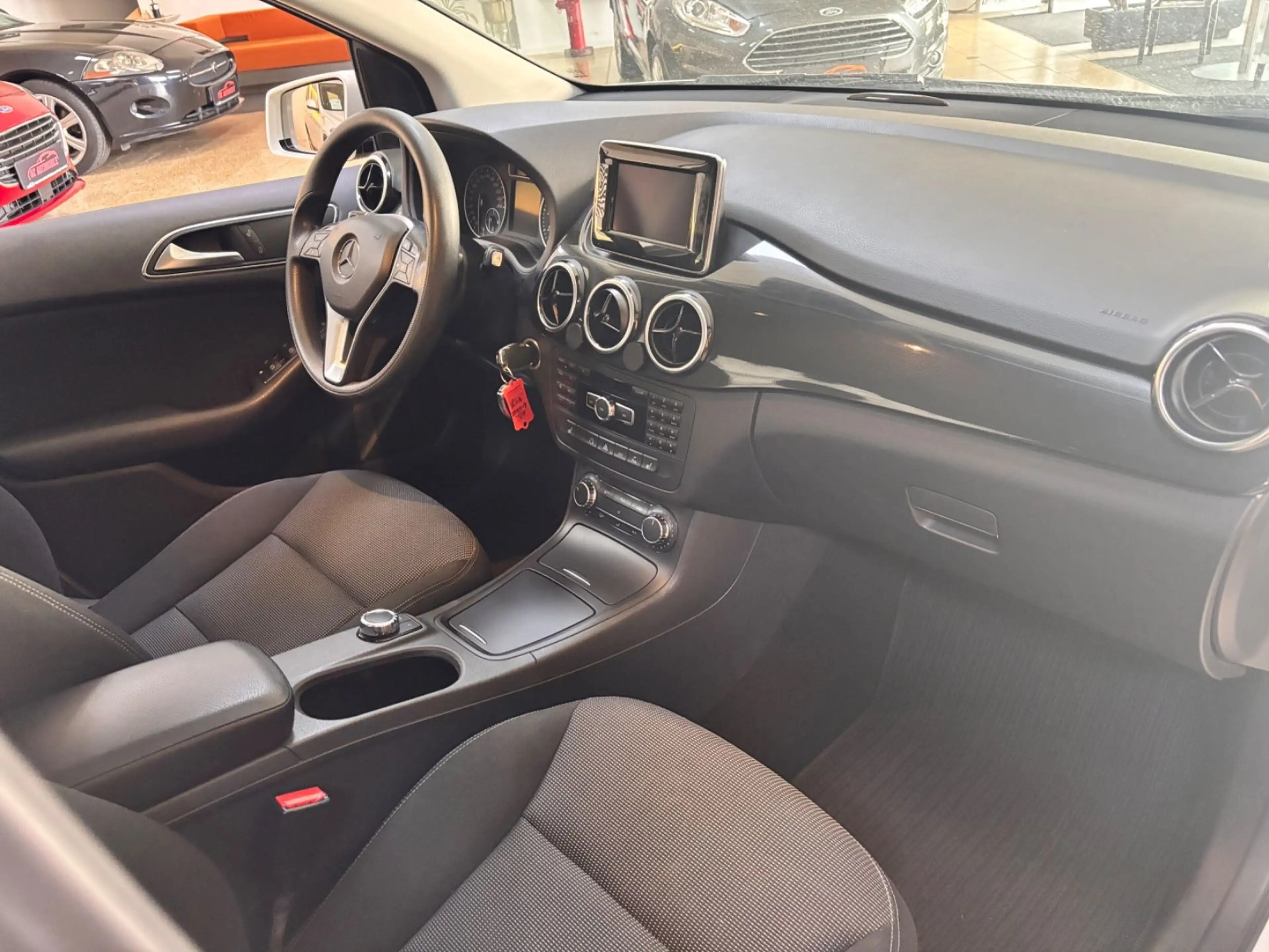 Mercedes-Benz B 180 Aut. — photo 10