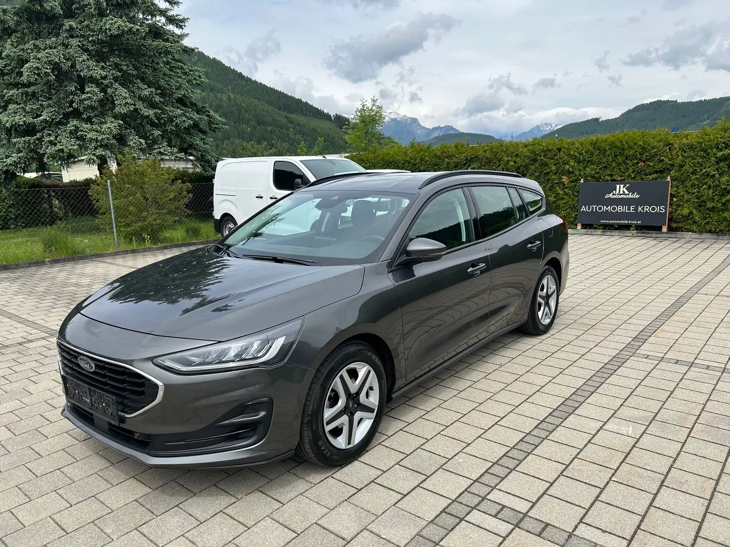Ford Focus Cool & Connect,LED,Navi,Spurhaltea. Grau - 1