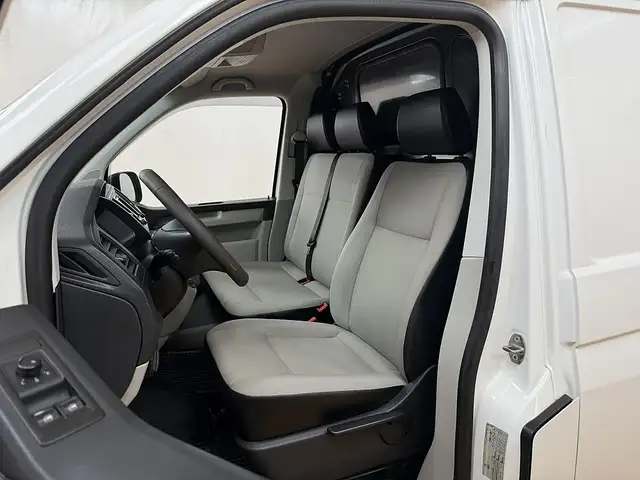 Volkswagen Transporter view 10