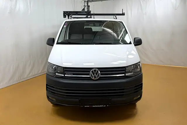 Volkswagen Transporter view 5