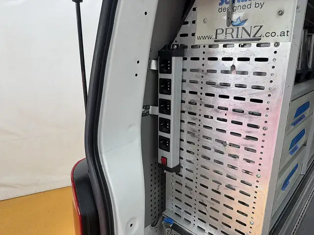 Volkswagen Transporter view 12