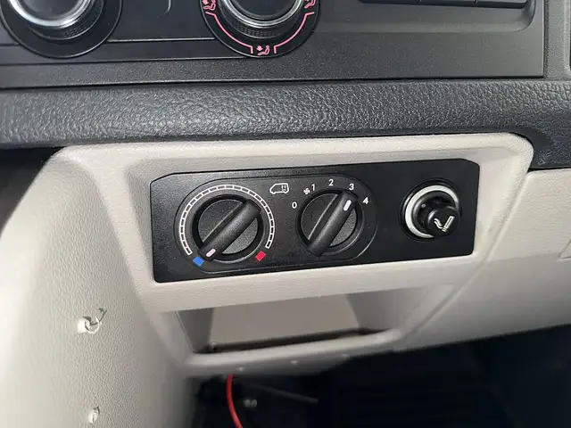 Volkswagen Transporter view 14