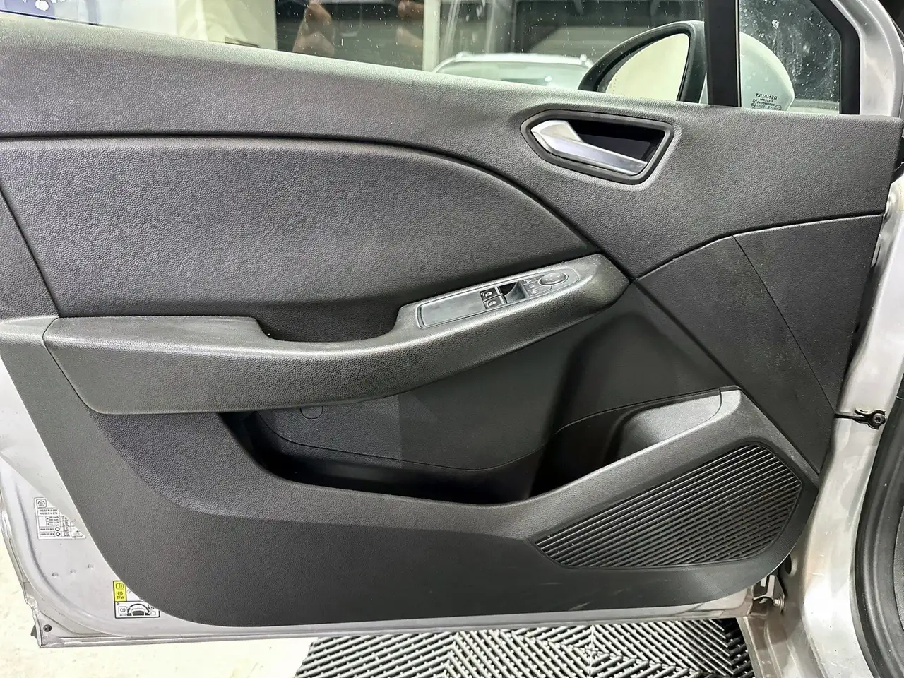 Renault Clio Citadine 5 portes — photo 38