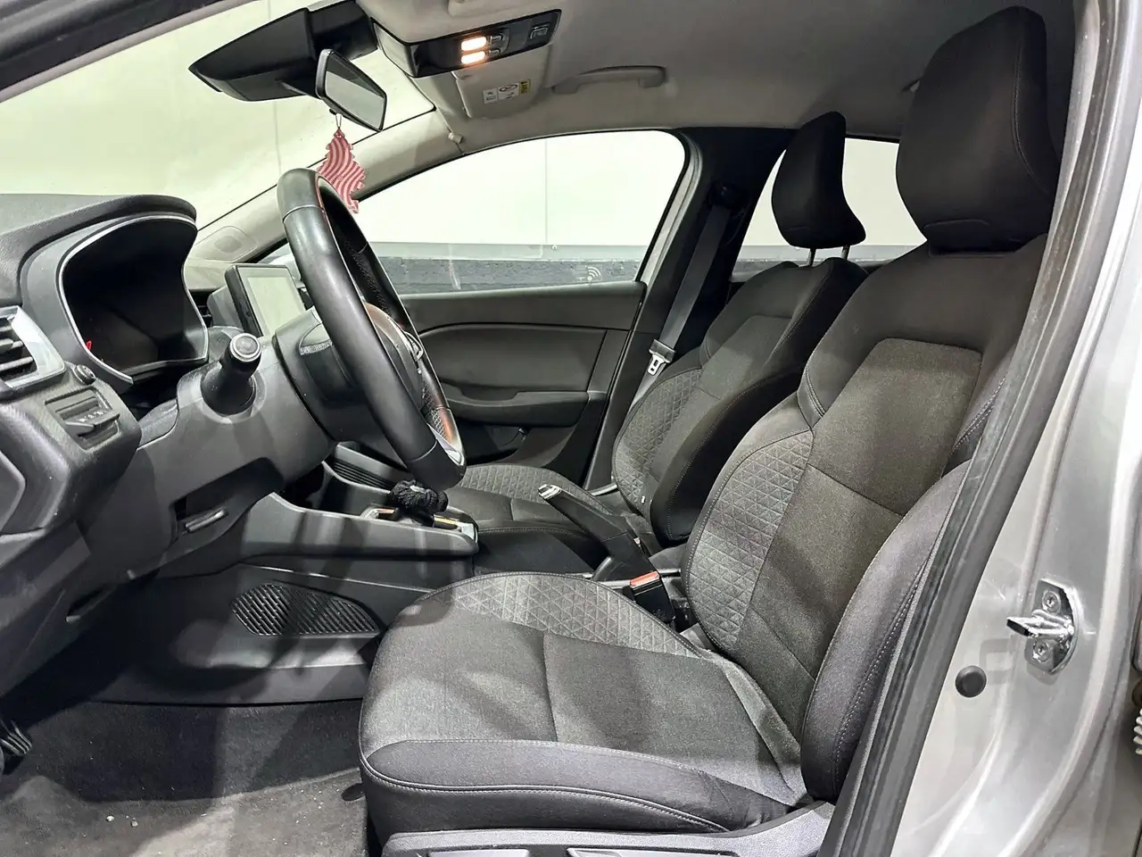 Renault Clio Citadine 5 portes — photo 26