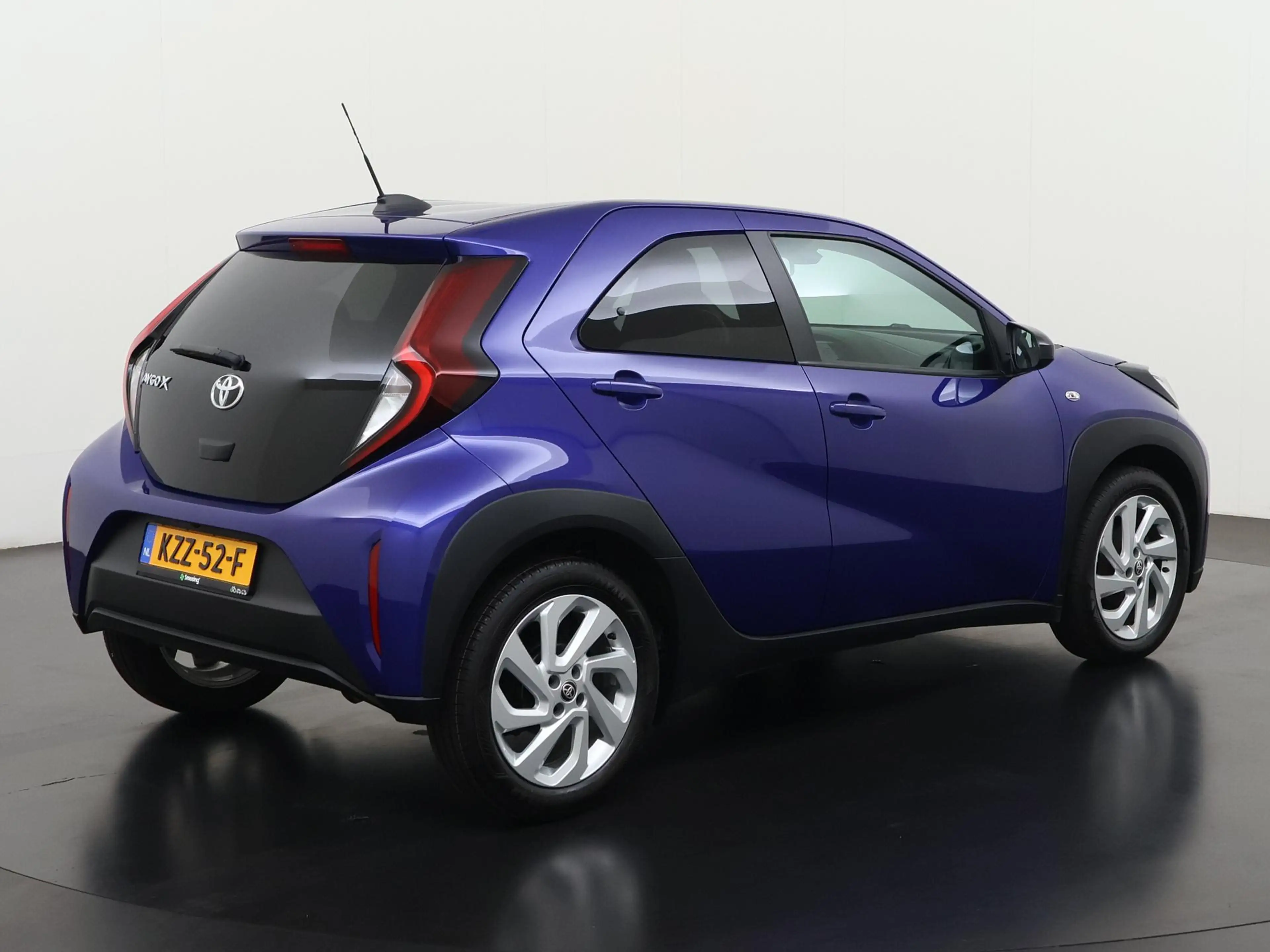 Toyota Aygo X 1.0 VVT-i MT Play | Camera | Apple/Android Carplay — photo 4