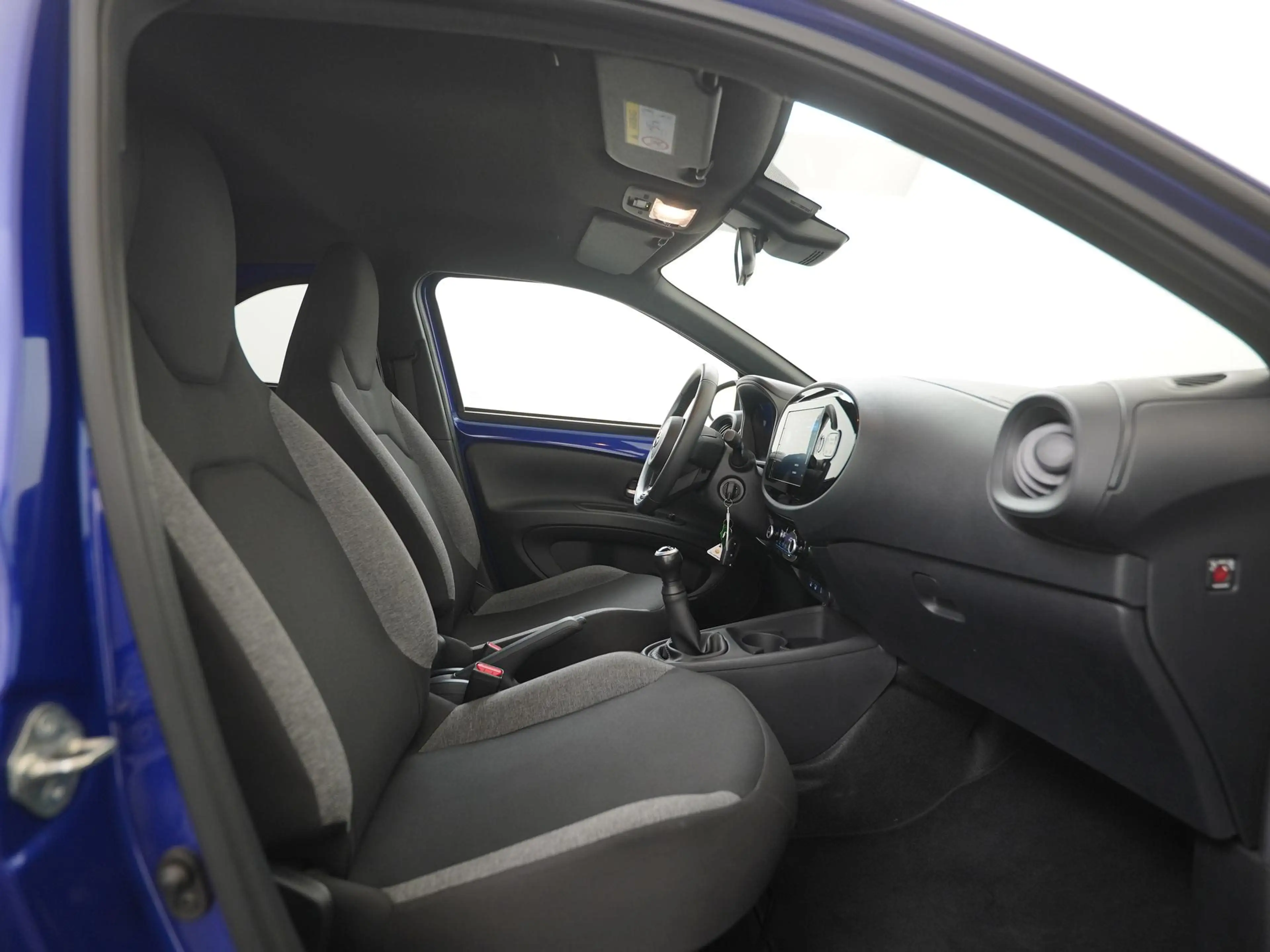 Toyota Aygo X 1.0 VVT-i MT Play | Camera | Apple/Android Carplay — photo 3