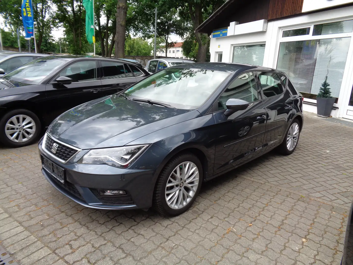 SEAT Leon 1.0 Style Grau - 2