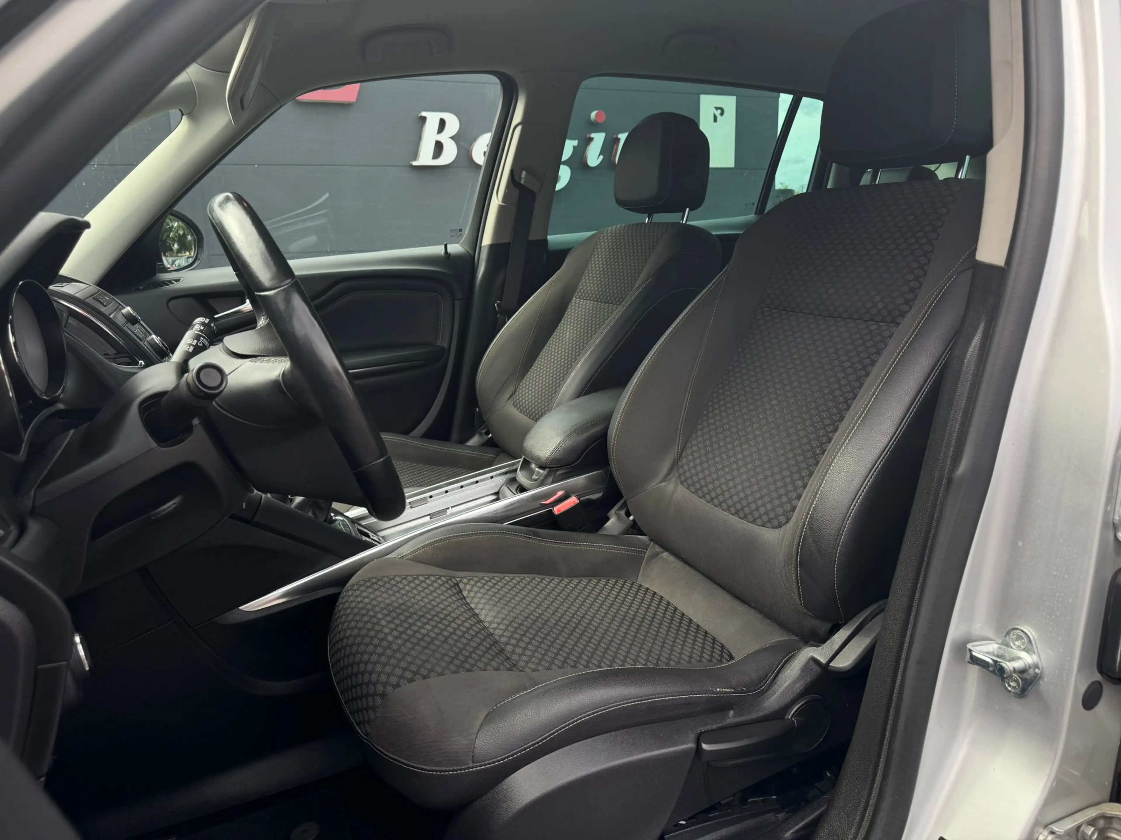Opel Zafira Tourer Zafira 1.6 CDTi * GARANTIE 12 MOIS * CONTROLE TECHNIQUE * 5 PLACES — photo 5