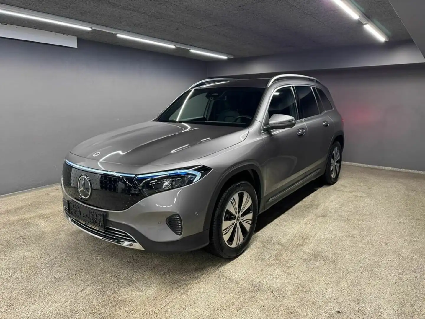 Mercedes-Benz EQB 300 4Matic Österreich Edition (243.608) Grau - 1