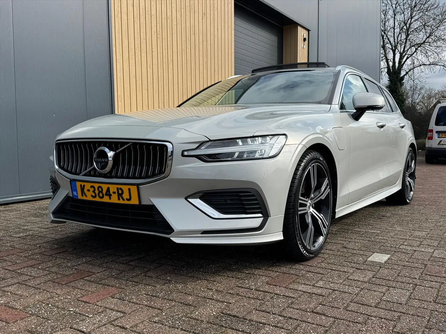 Volvo V60 T6 Twin Engine 340pk AWD Geartronic Inscription | Grijs - 1
