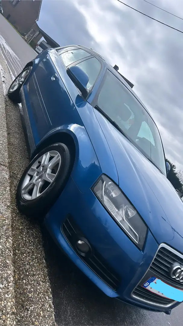 Audi A3 A3 Sportback 1.6 TDi Ambiente Blauw - 1