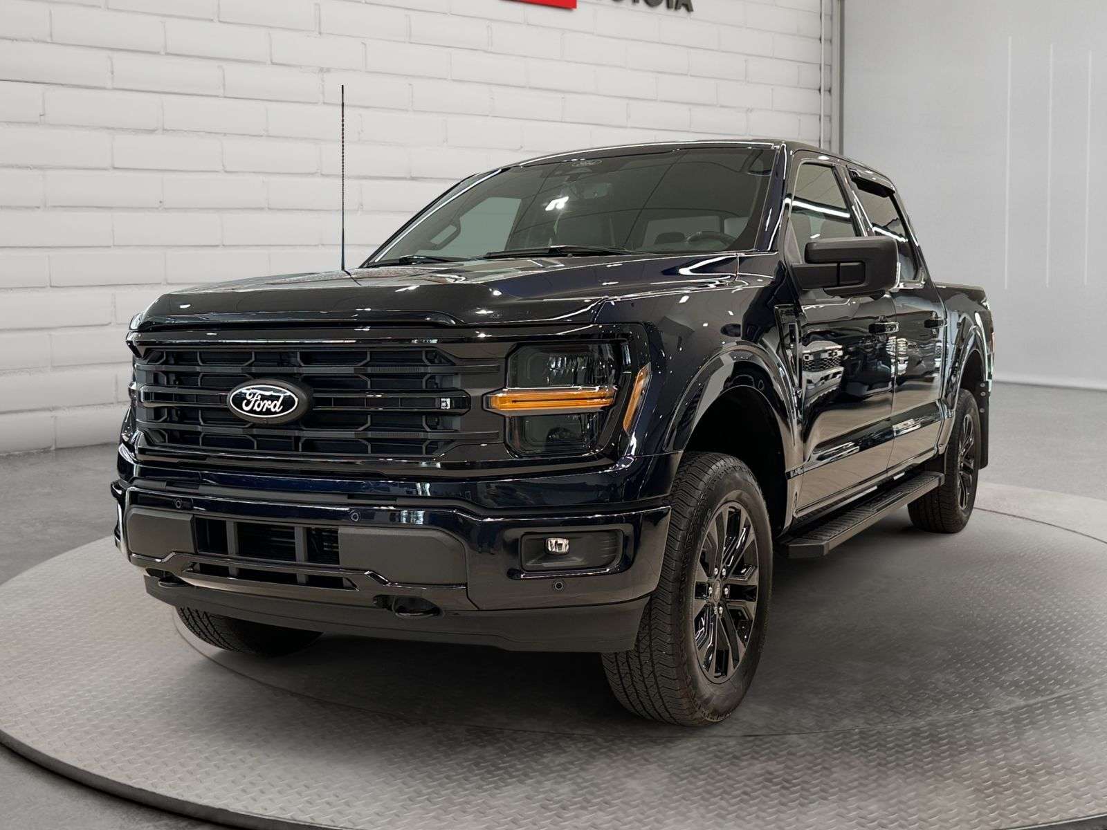 2024 Ford F-150 XLT 303A Pack | Crew Cab | 2.7L Turbo | Leather |
