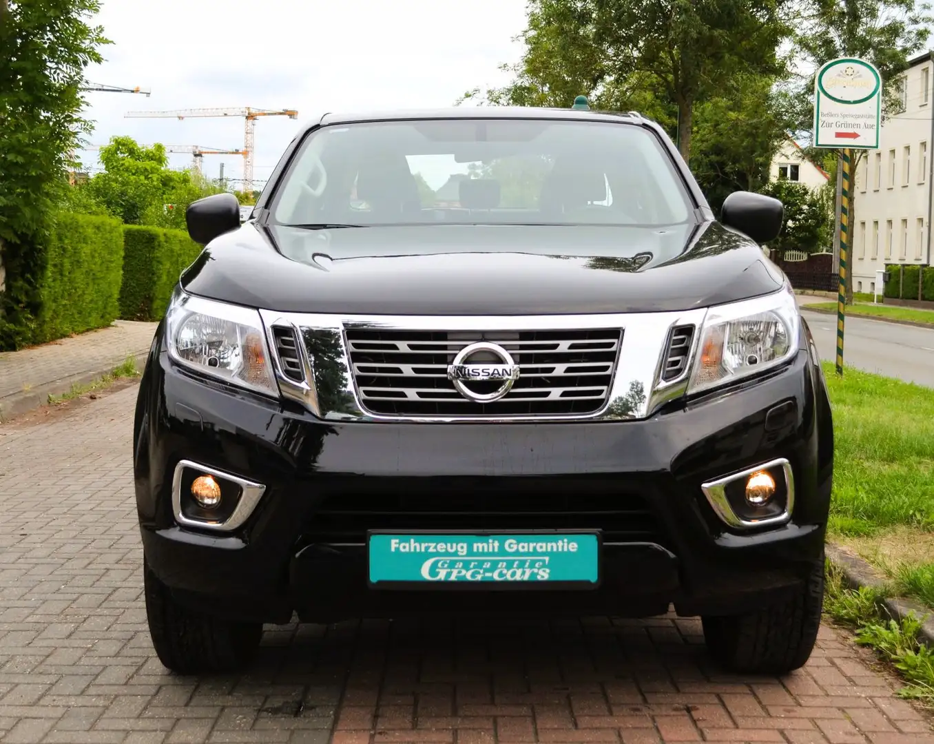 Nissan Navara NP300 N-Guard Double Cab 4x4 Zwart - 2