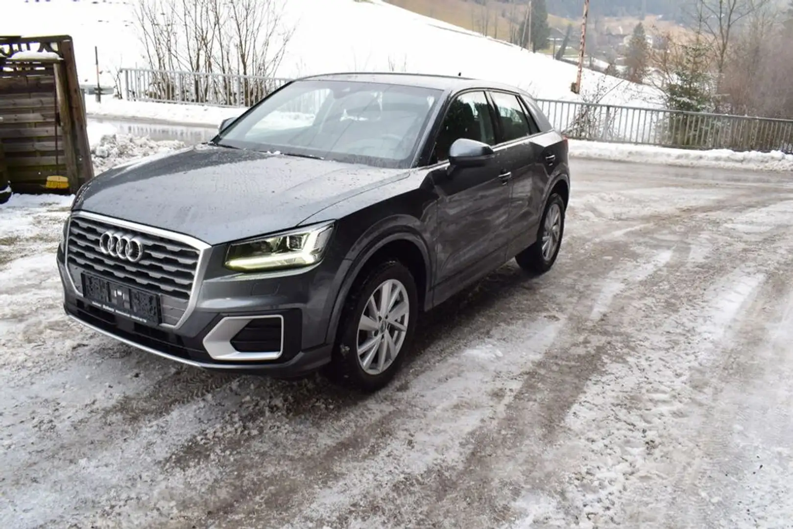 Audi Q2 sport aktion wie neu Grau - 1