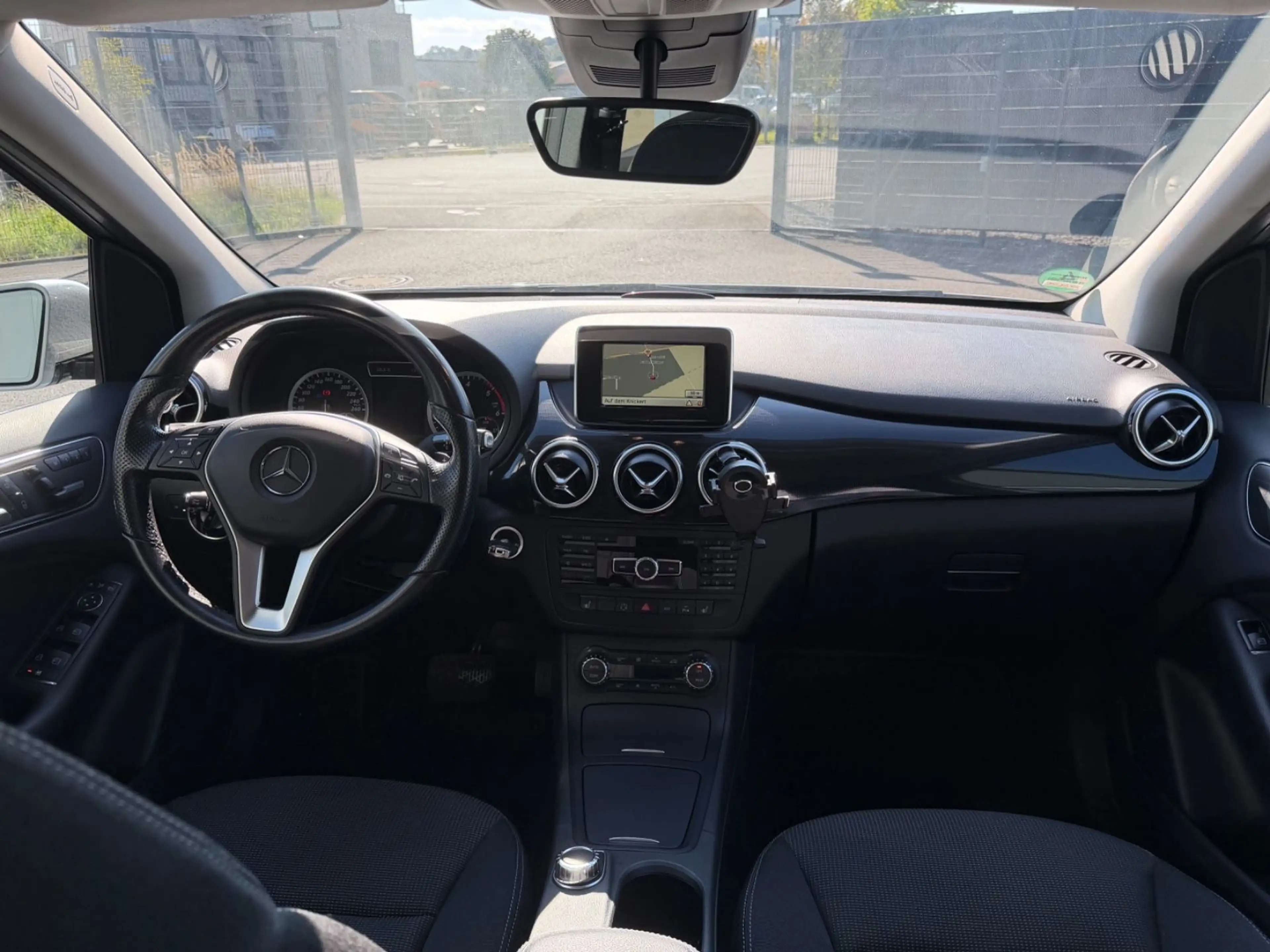 Mercedes-Benz B 200 CDI Navi*SHZ* Totw*PDC*AHK*Temp*Spur — photo 2
