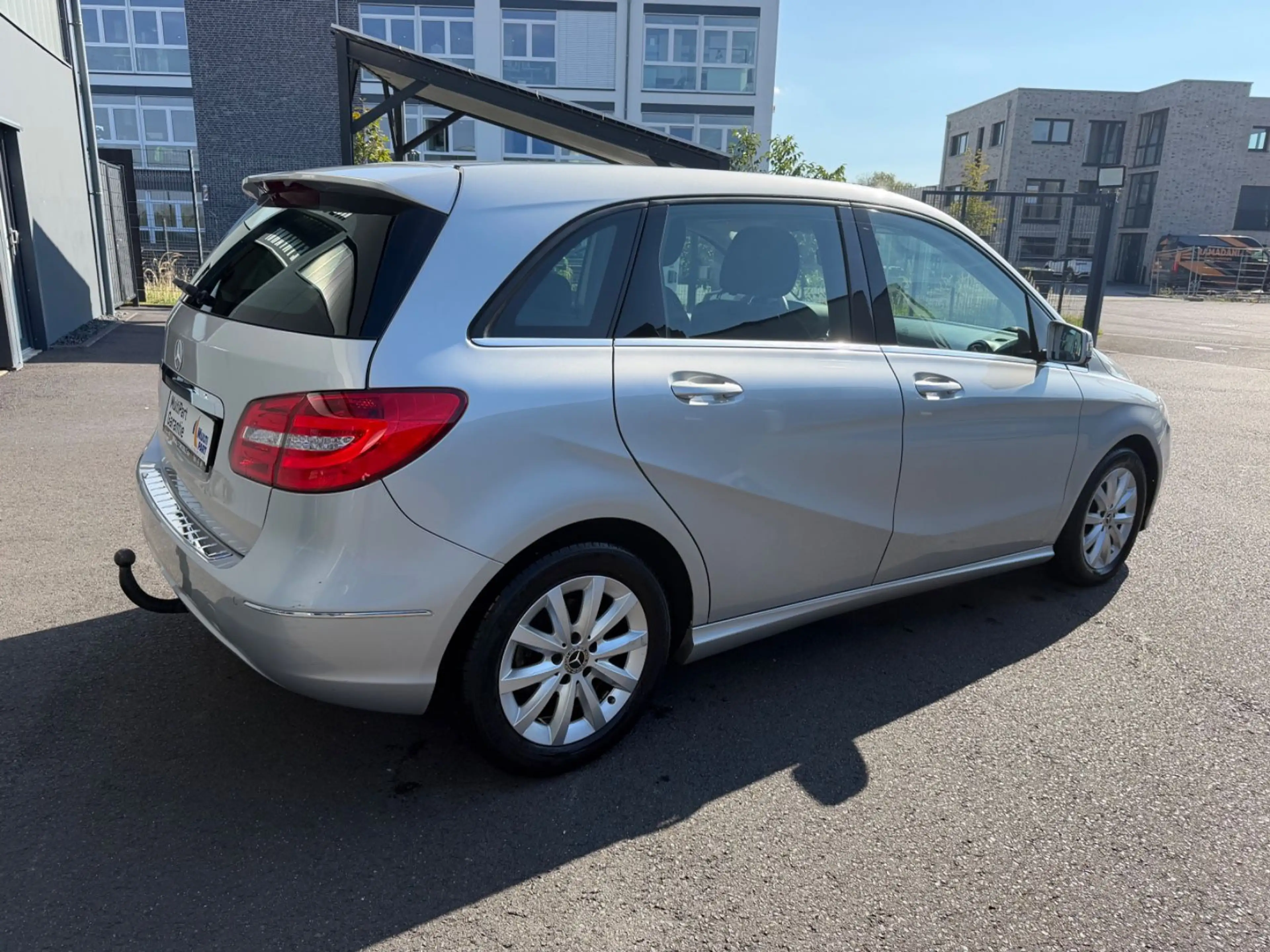 Mercedes-Benz B 200 CDI Navi*SHZ* Totw*PDC*AHK*Temp*Spur — photo 11