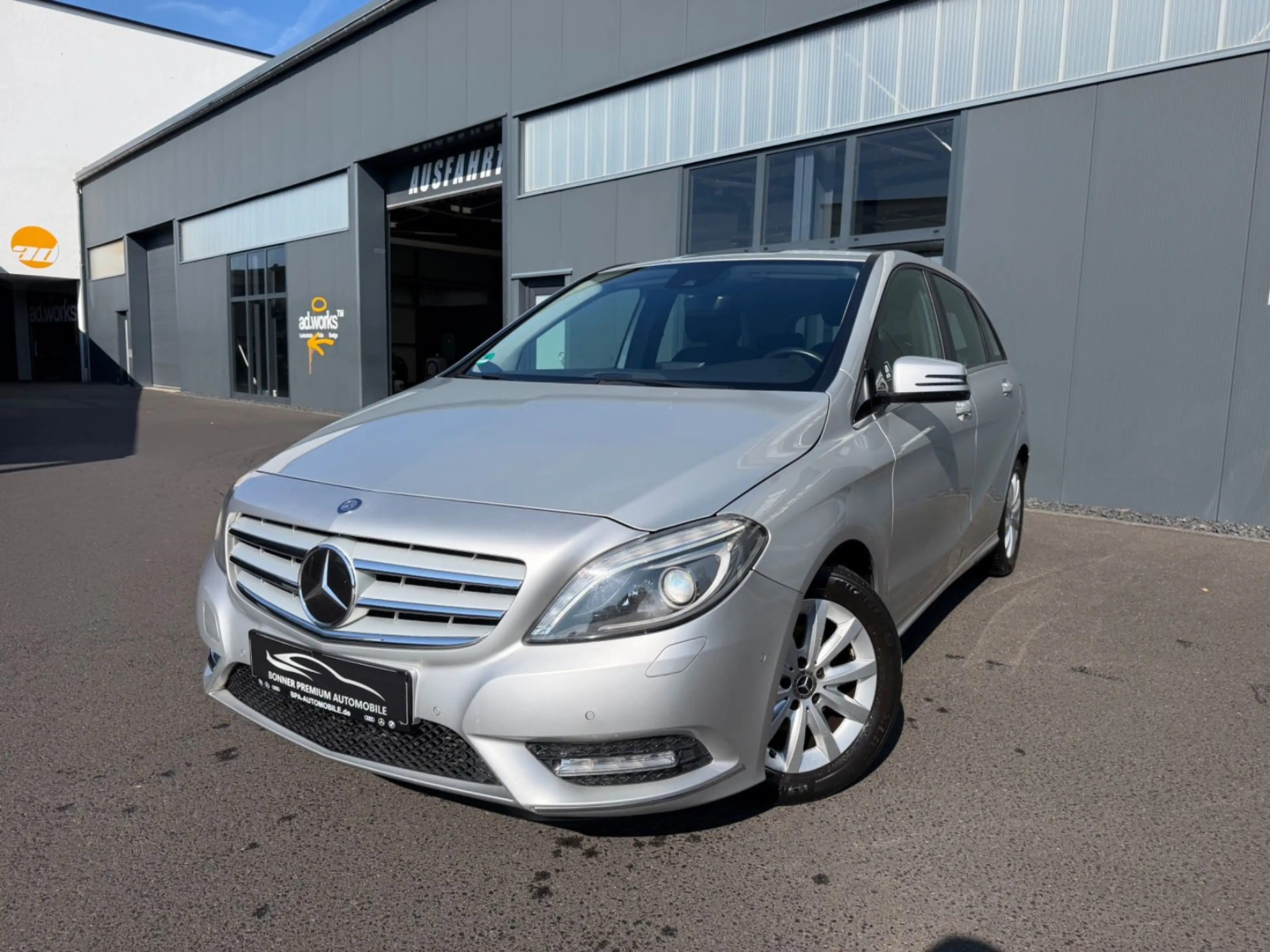 Mercedes-Benz B 200 CDI Navi*SHZ* Totw*PDC*AHK*Temp*Spur