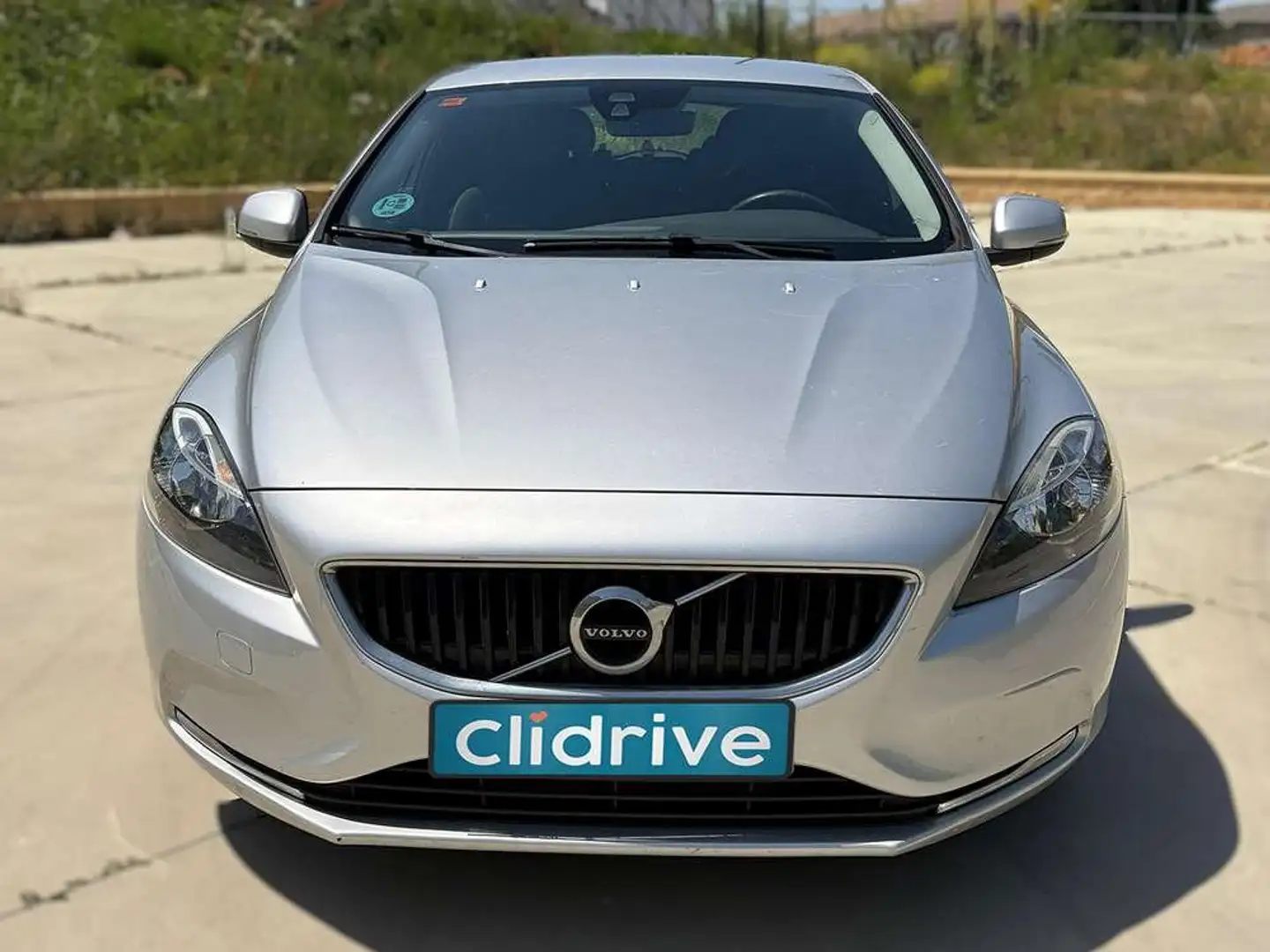 Volvo V40 D3 Momentum 150 Gris - 1