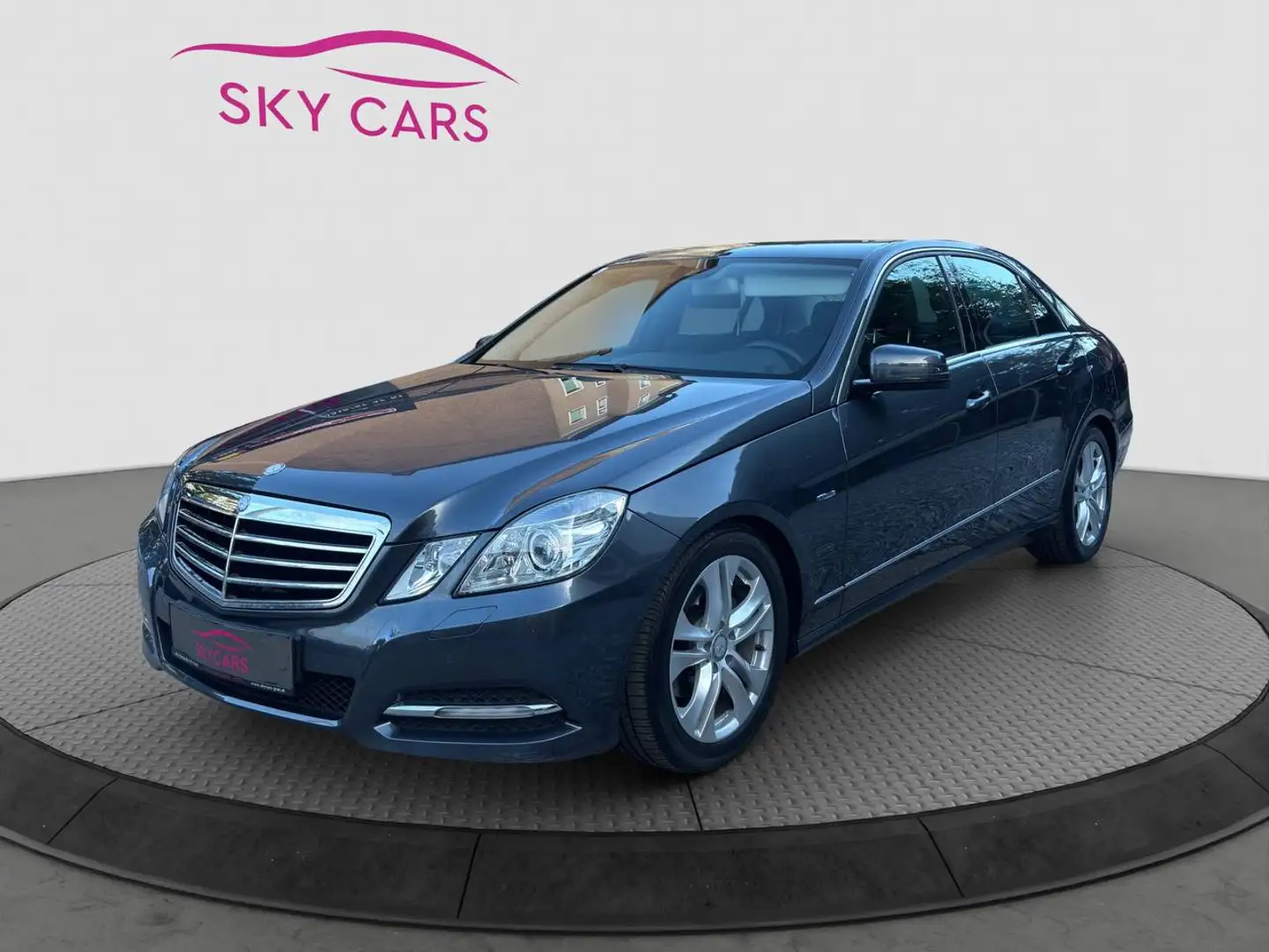Mercedes-Benz E 220 CDI BlueEFFICIENCY 2.2 | Avantgarde | 1. Besitz | Unfallfrei | Automatik | Navi | Xenon | SHZ | ELK-AHK | Sportfahrwerk Grau - 1