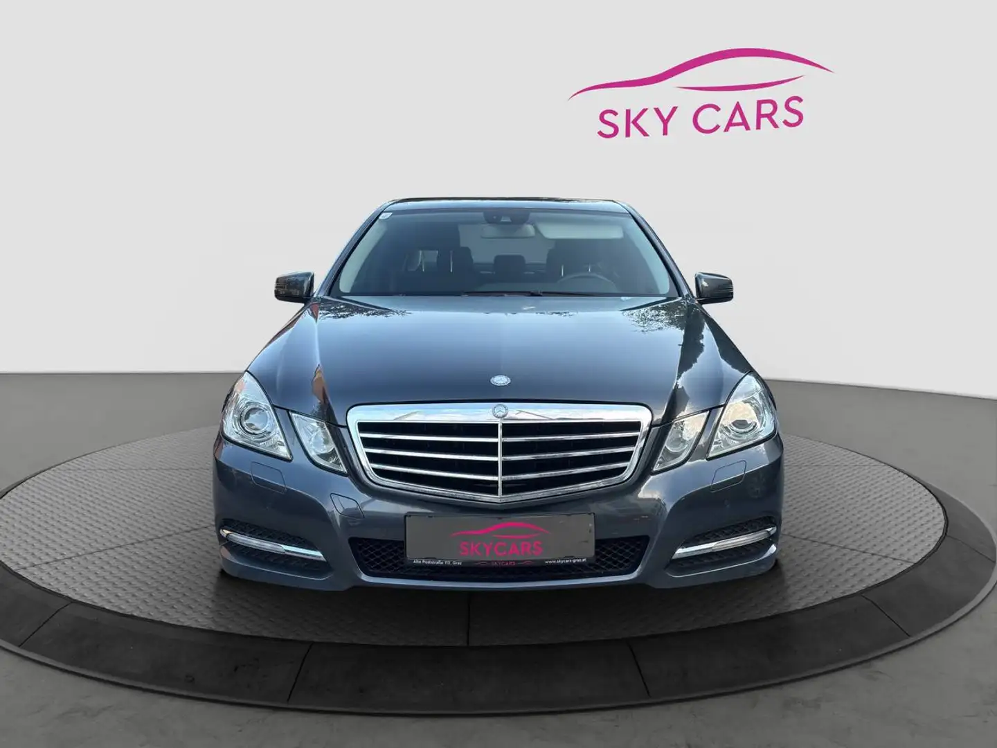Mercedes-Benz E 220 CDI BlueEFFICIENCY 2.2 | Avantgarde | 1. Besitz | Unfallfrei | Automatik | Navi | Xenon | SHZ | ELK-AHK | Sportfahrwerk Grau - 2