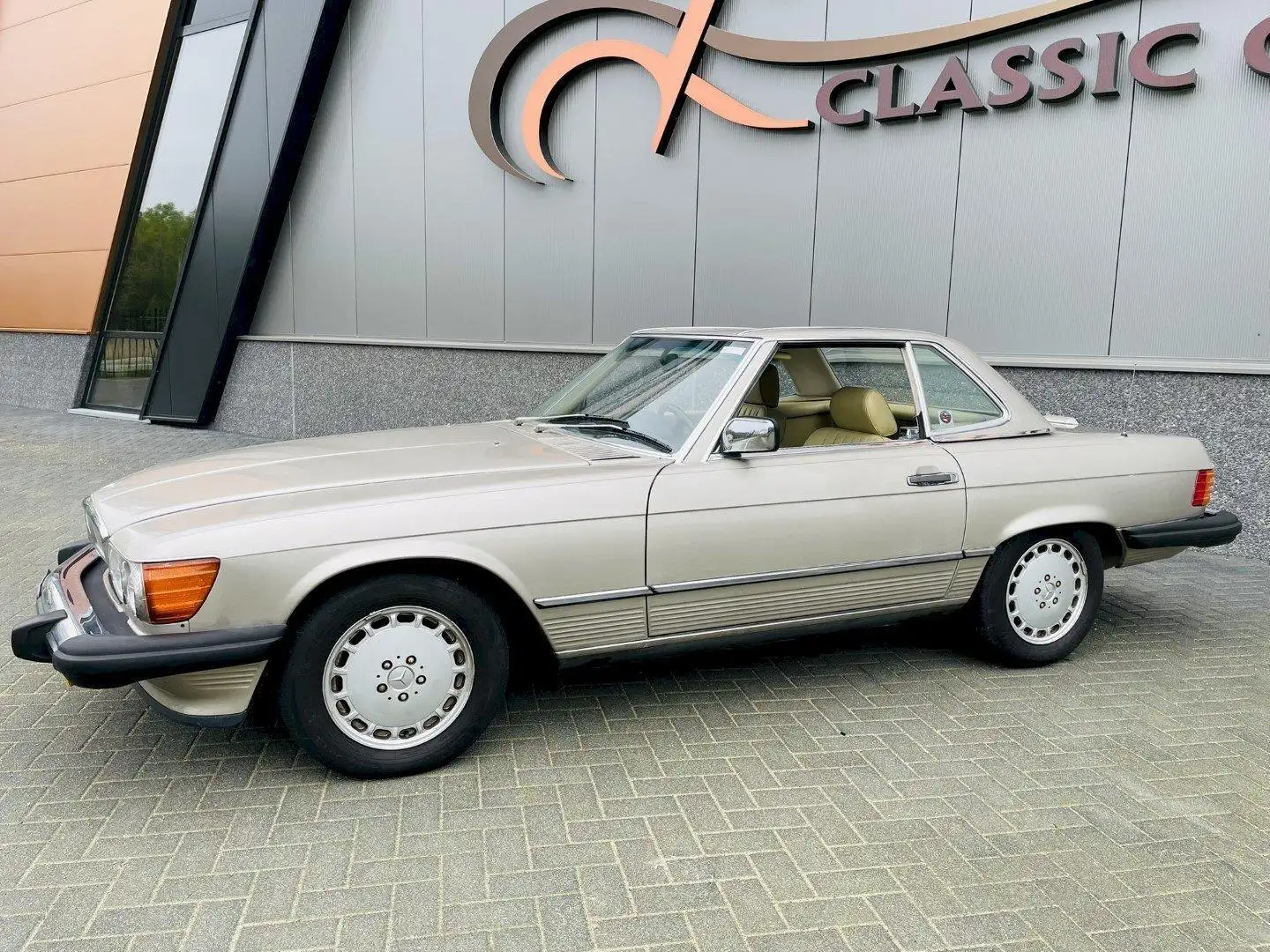 Mercedes-Benz SL 560 W107 Cabriolet Silber - 2